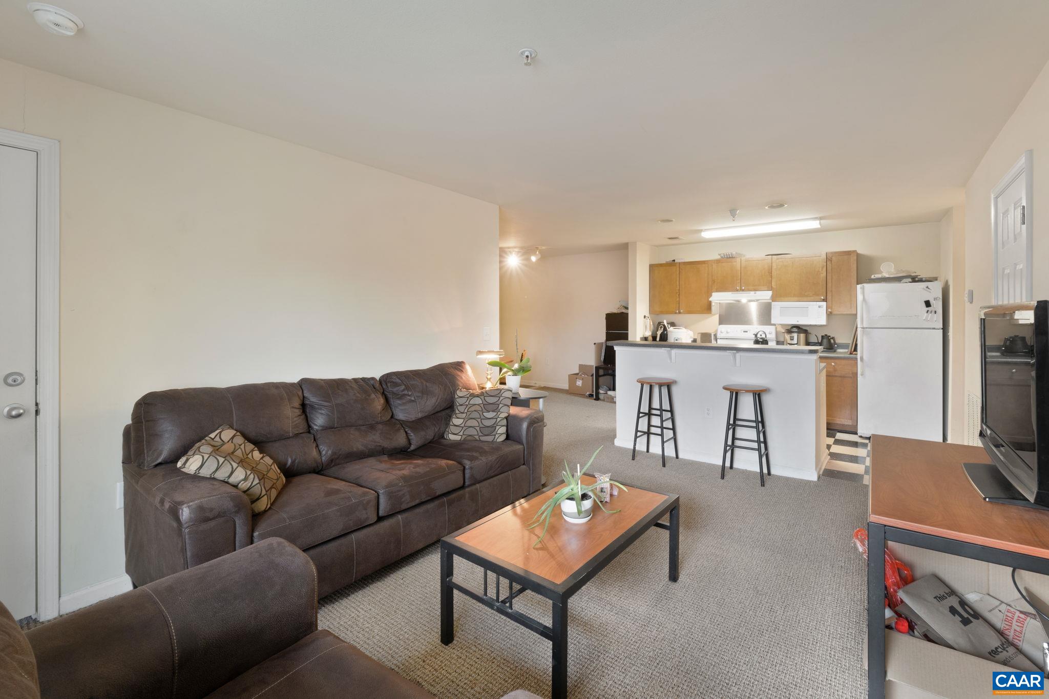 120 YELLOWSTONE DR Unit: 202