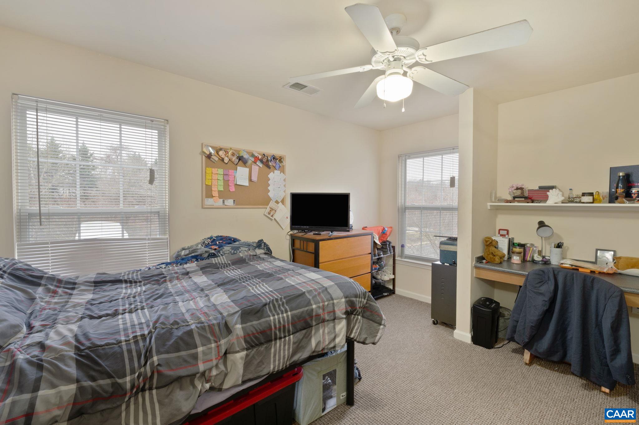 120 YELLOWSTONE DR Unit: 202