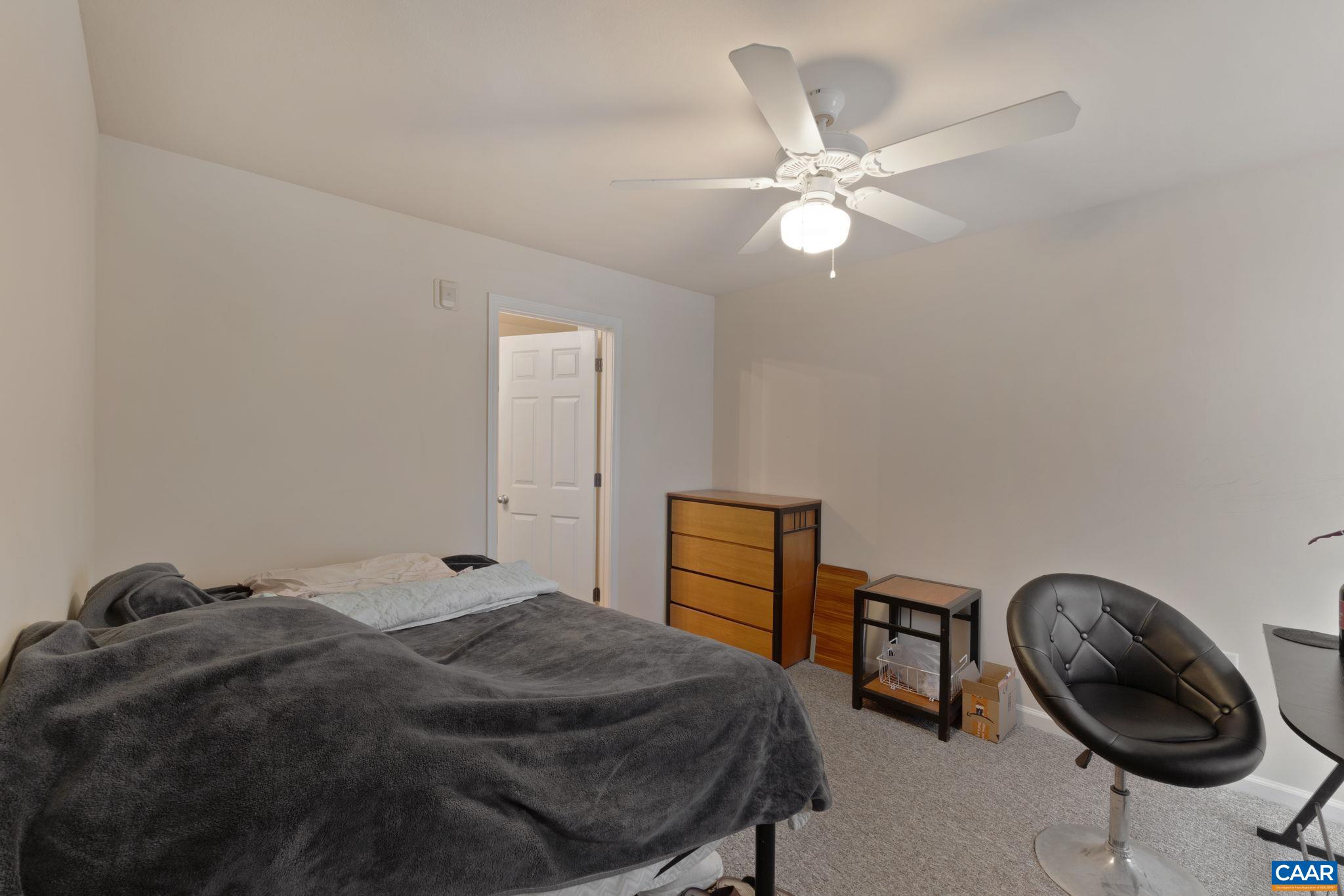 120 YELLOWSTONE DR Unit: 202