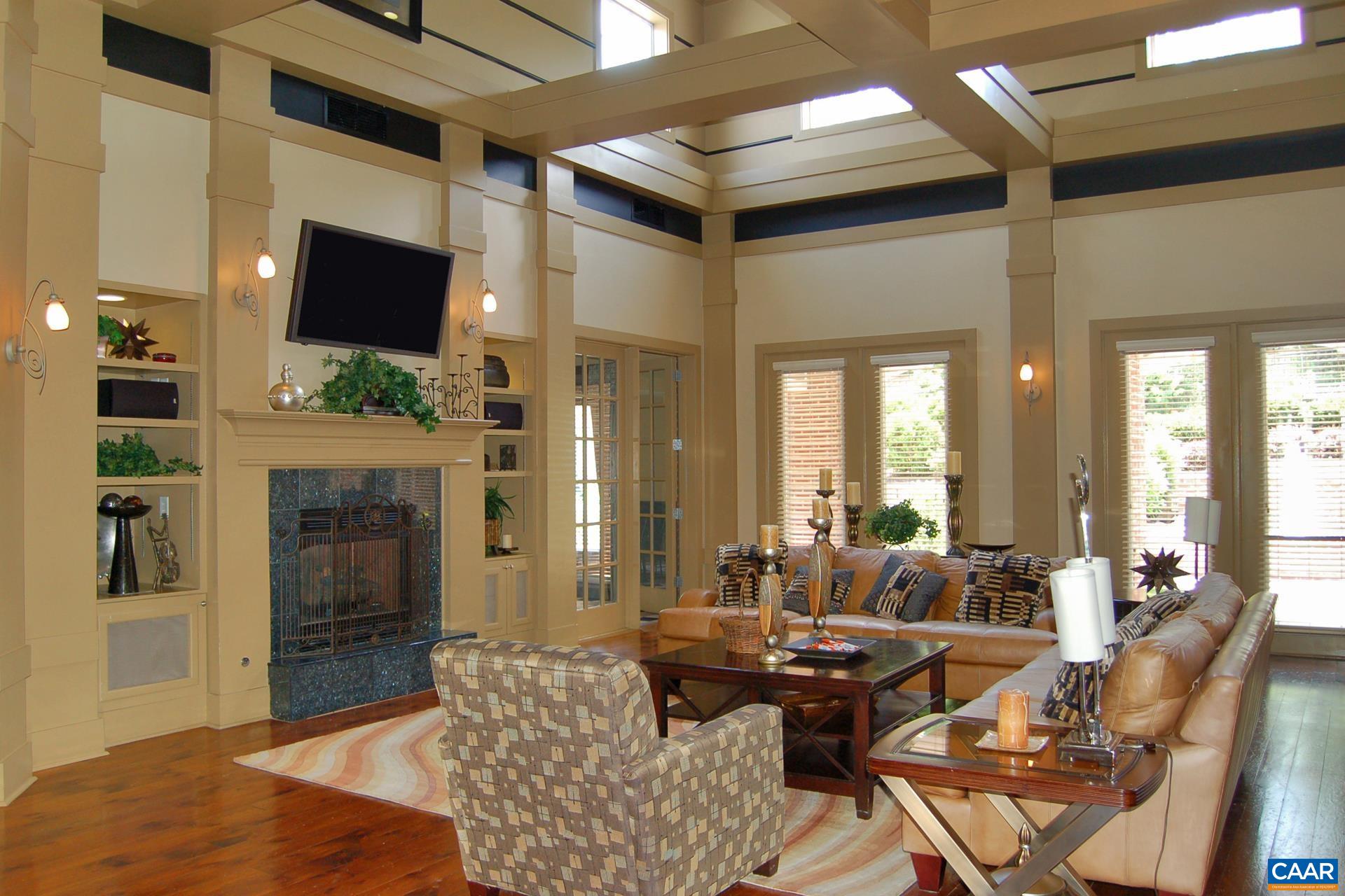 120 YELLOWSTONE DR Unit: 202