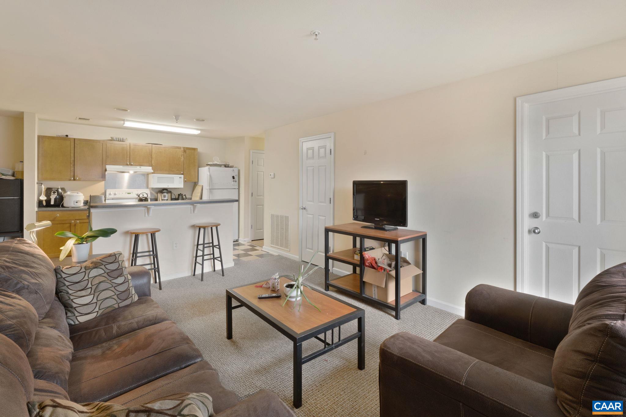 120 YELLOWSTONE DR Unit: 202
