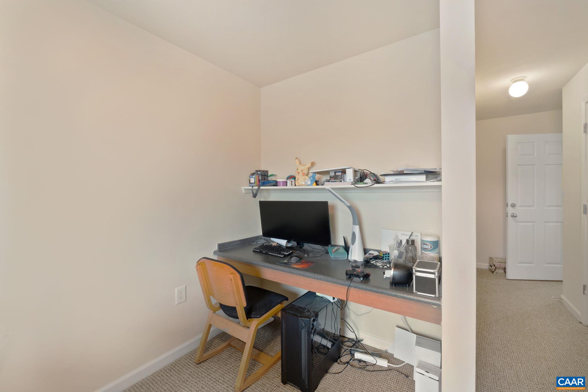 120 YELLOWSTONE DR Unit: 202
