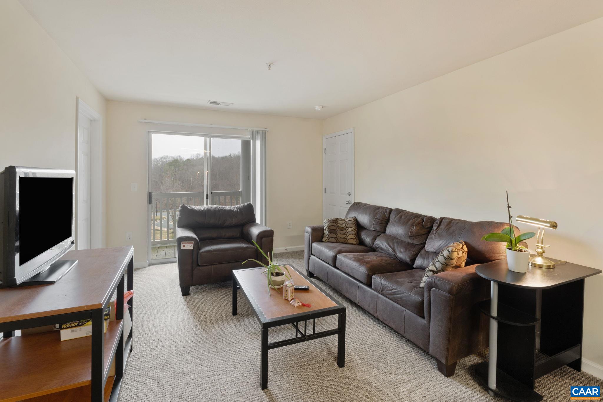 120 YELLOWSTONE DR Unit: 202