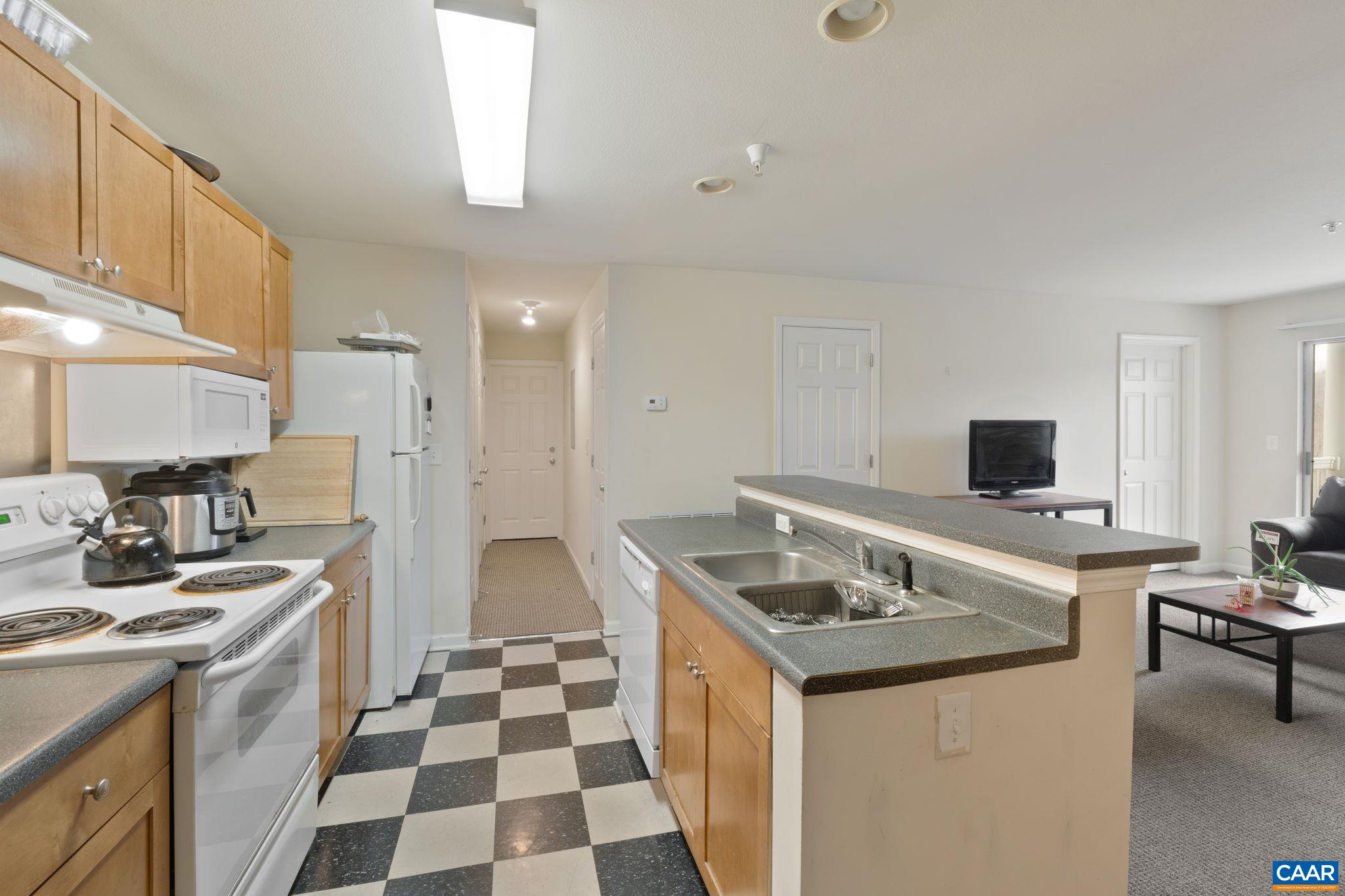 120 YELLOWSTONE DR Unit: 202