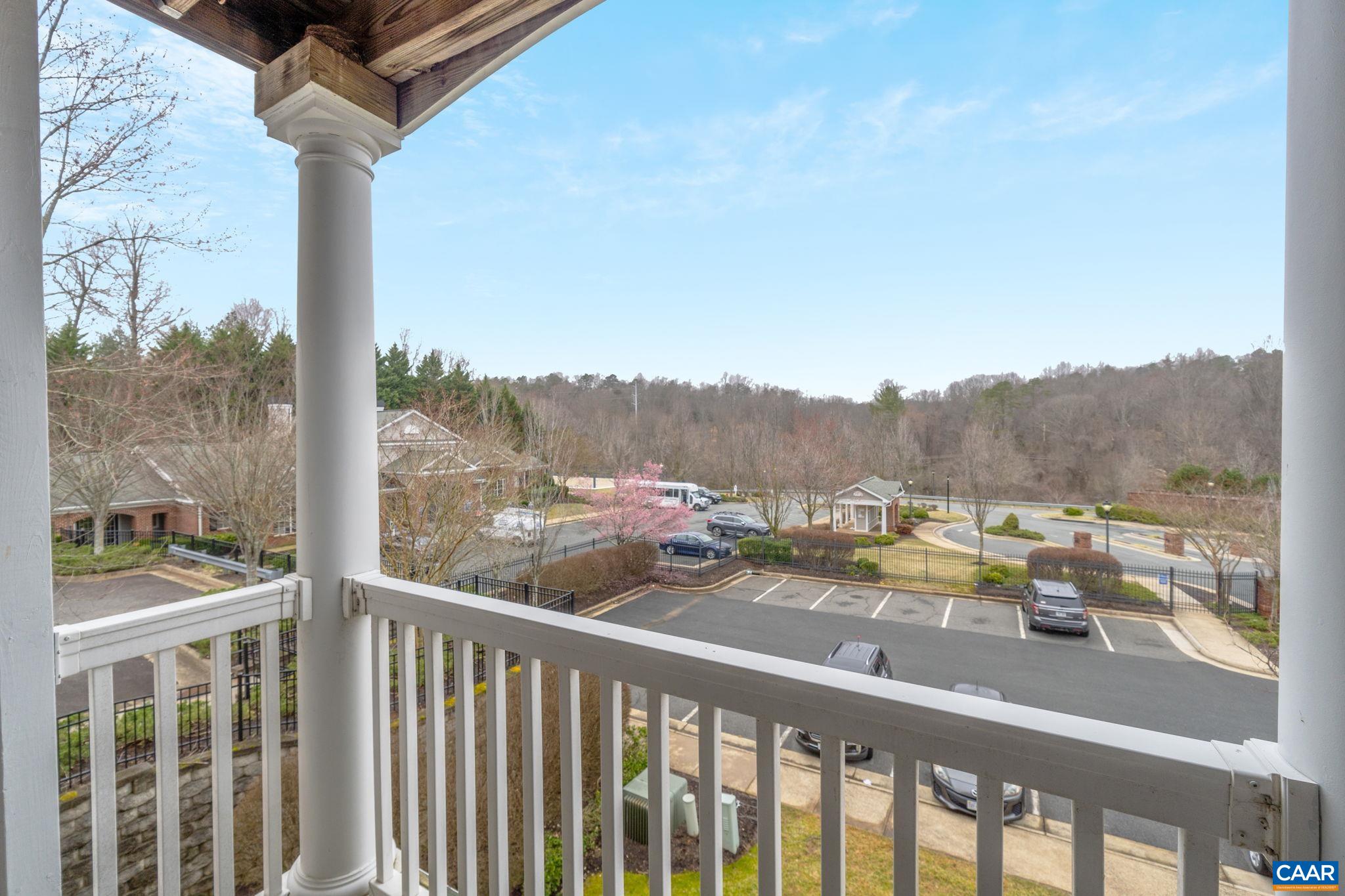 120 YELLOWSTONE DR Unit: 202