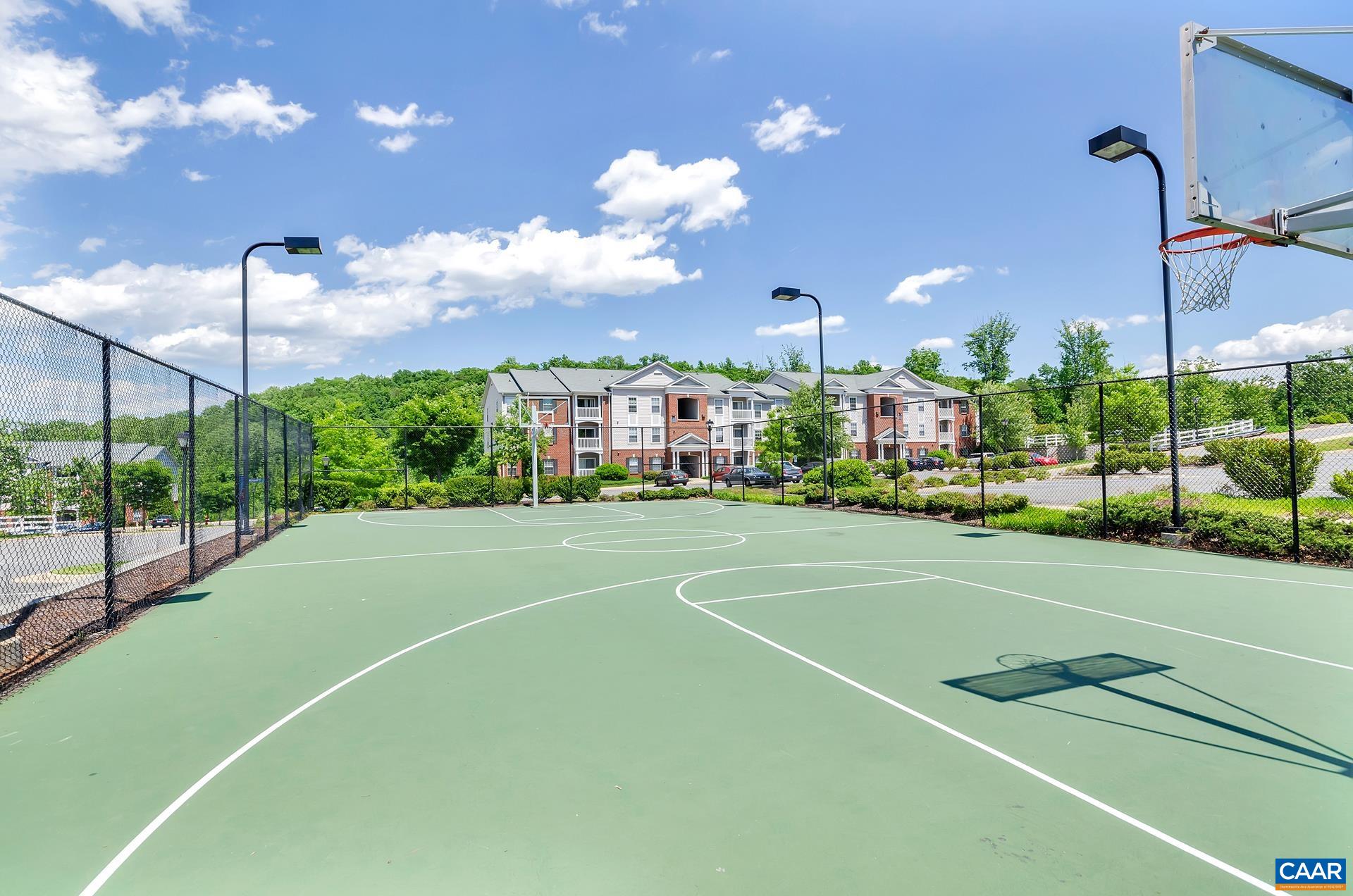 120 YELLOWSTONE DR Unit: 202