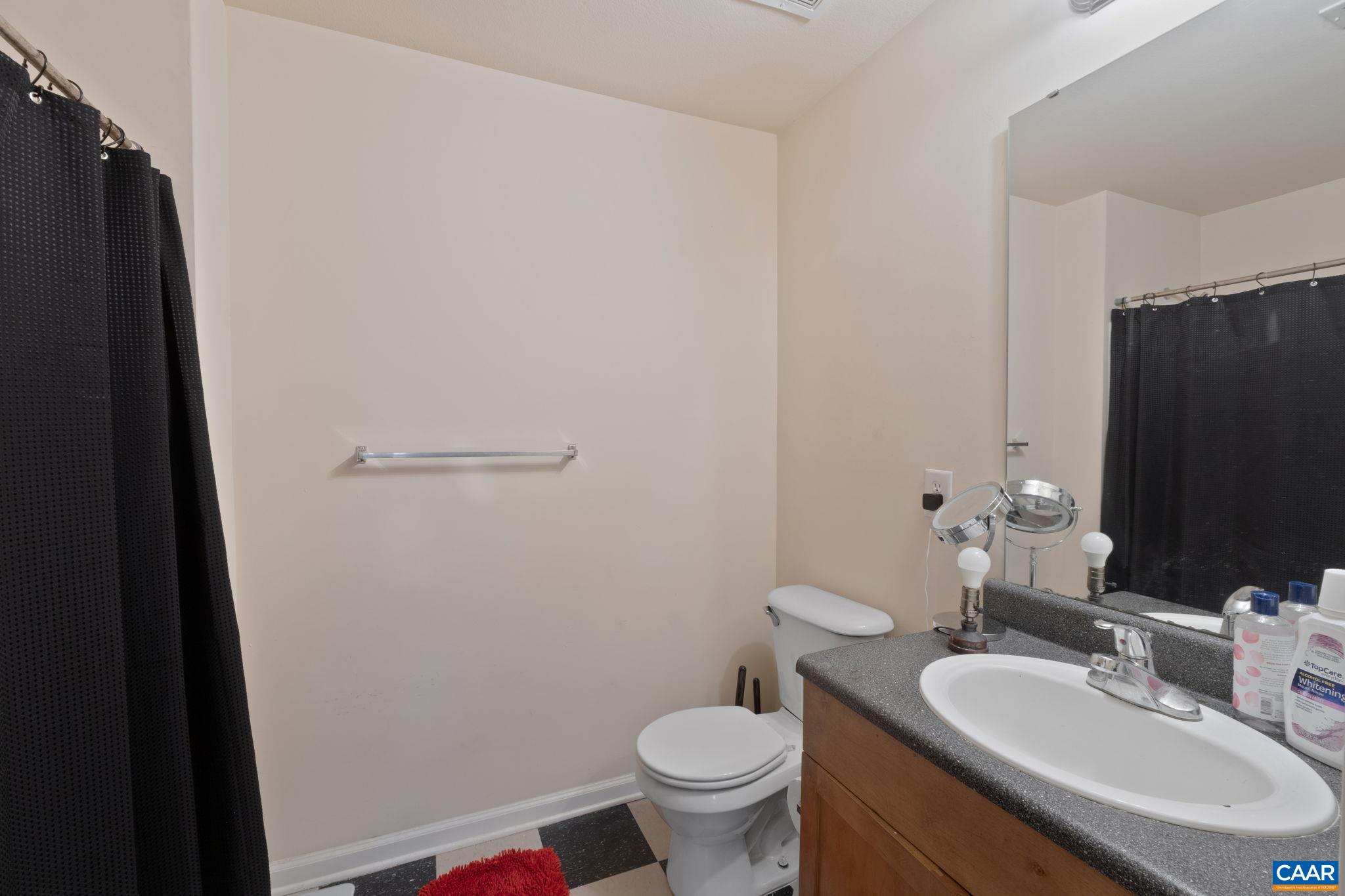 120 YELLOWSTONE DR Unit: 202