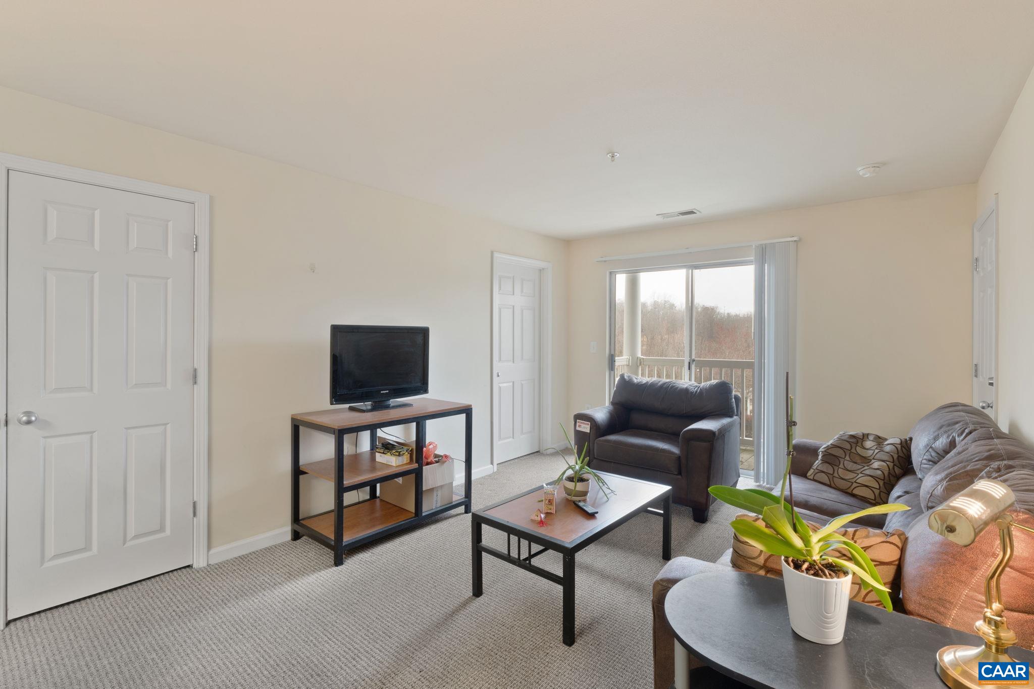 120 YELLOWSTONE DR Unit: 202