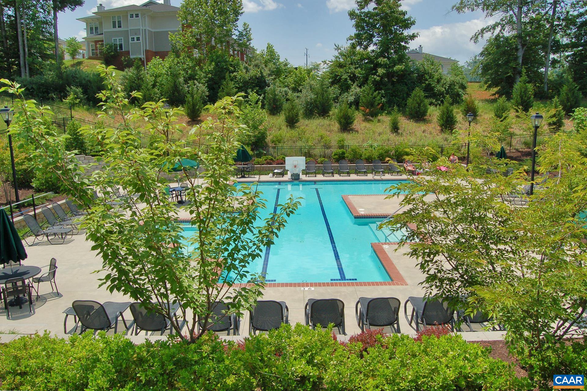 120 YELLOWSTONE DR Unit: 202