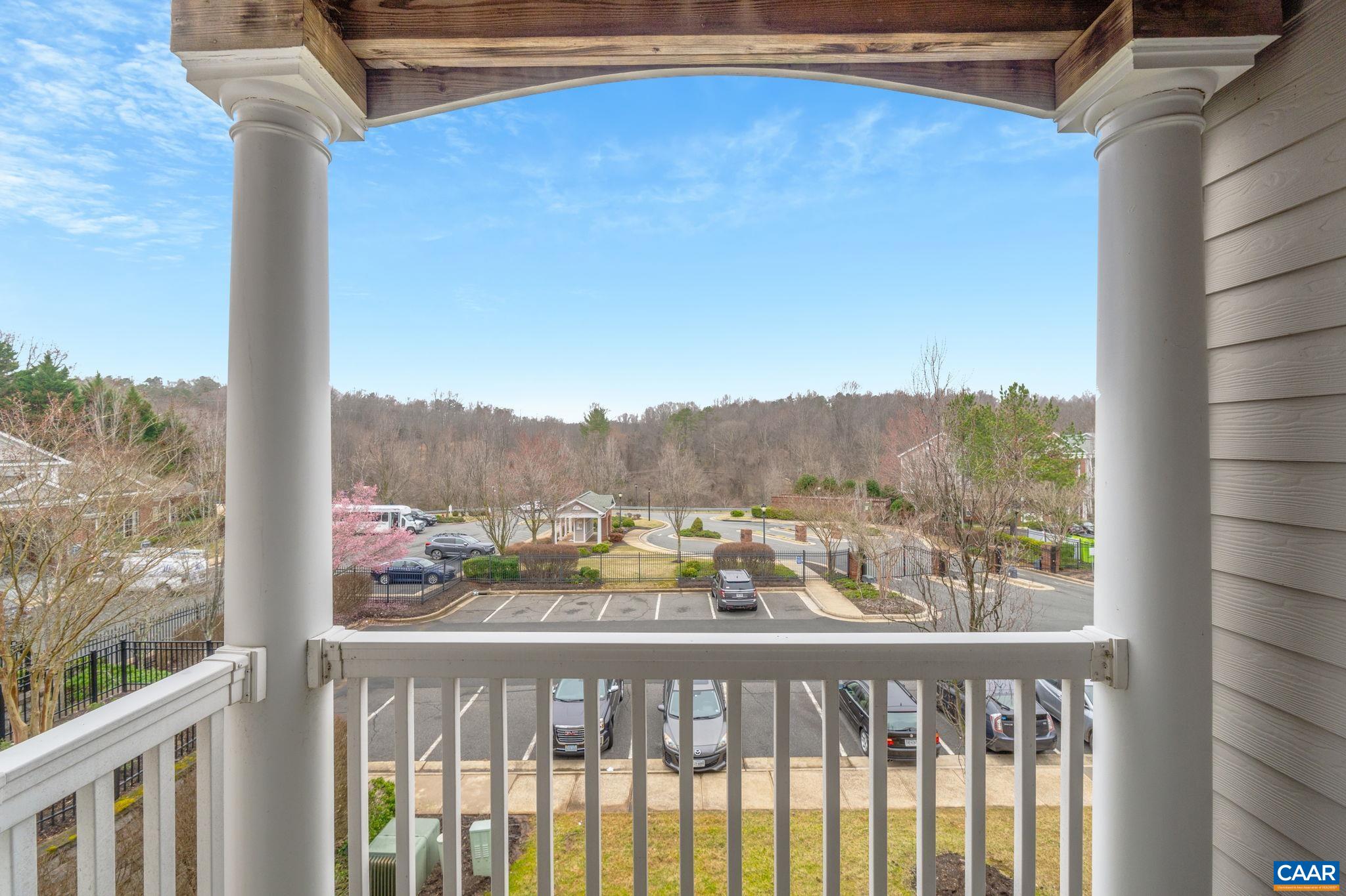 120 YELLOWSTONE DR Unit: 202