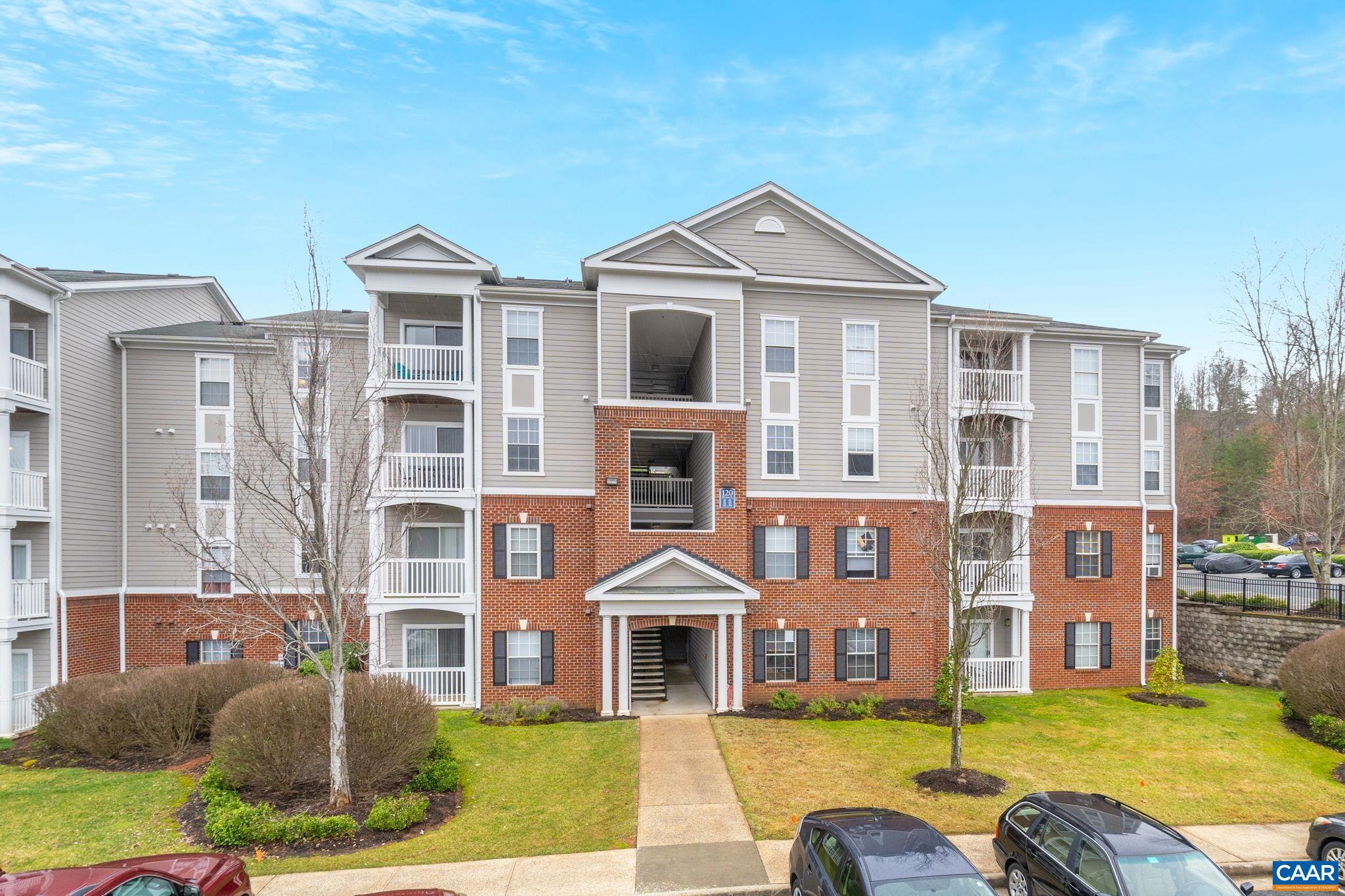 120 YELLOWSTONE DR Unit: 202