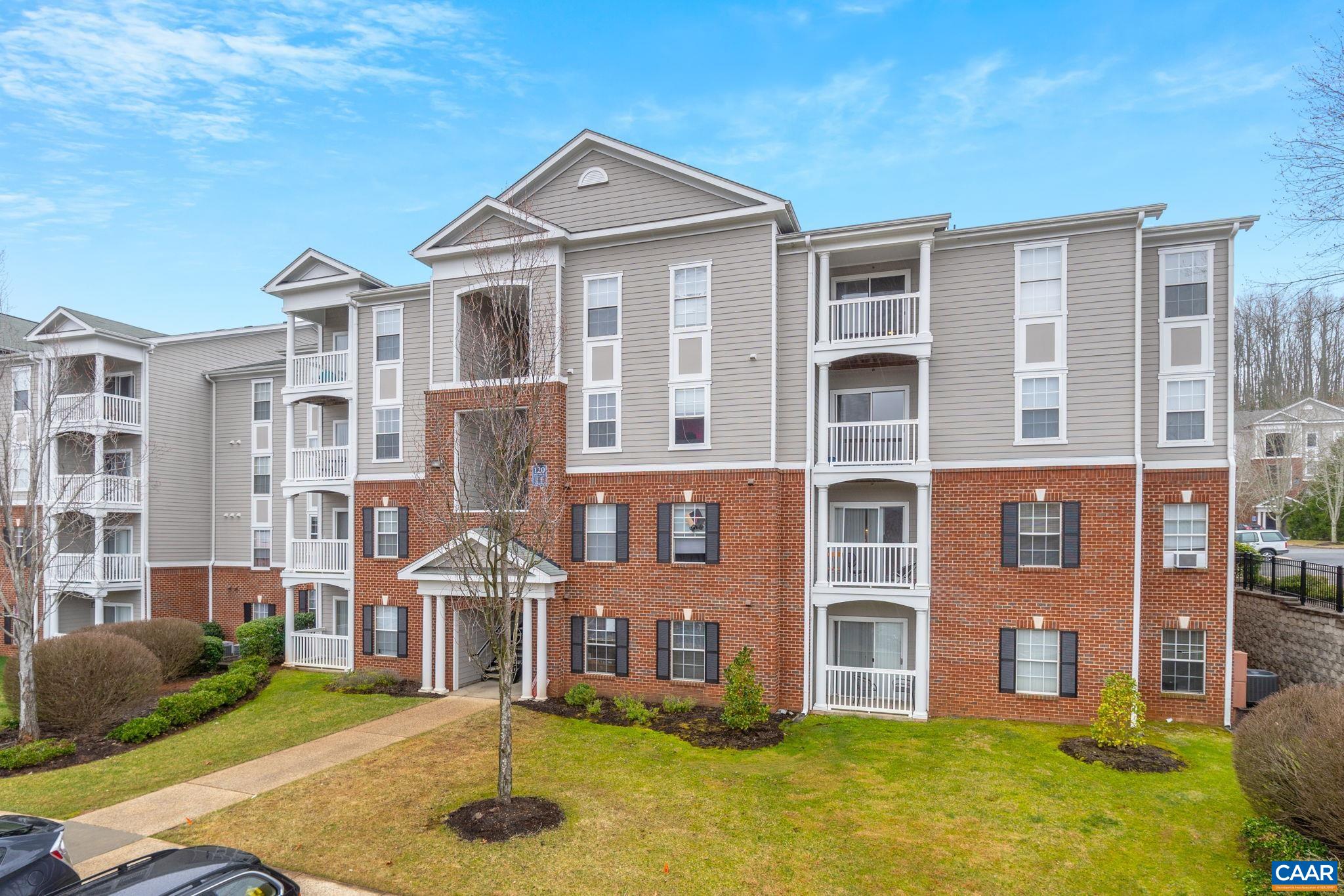 120 YELLOWSTONE DR Unit: 202