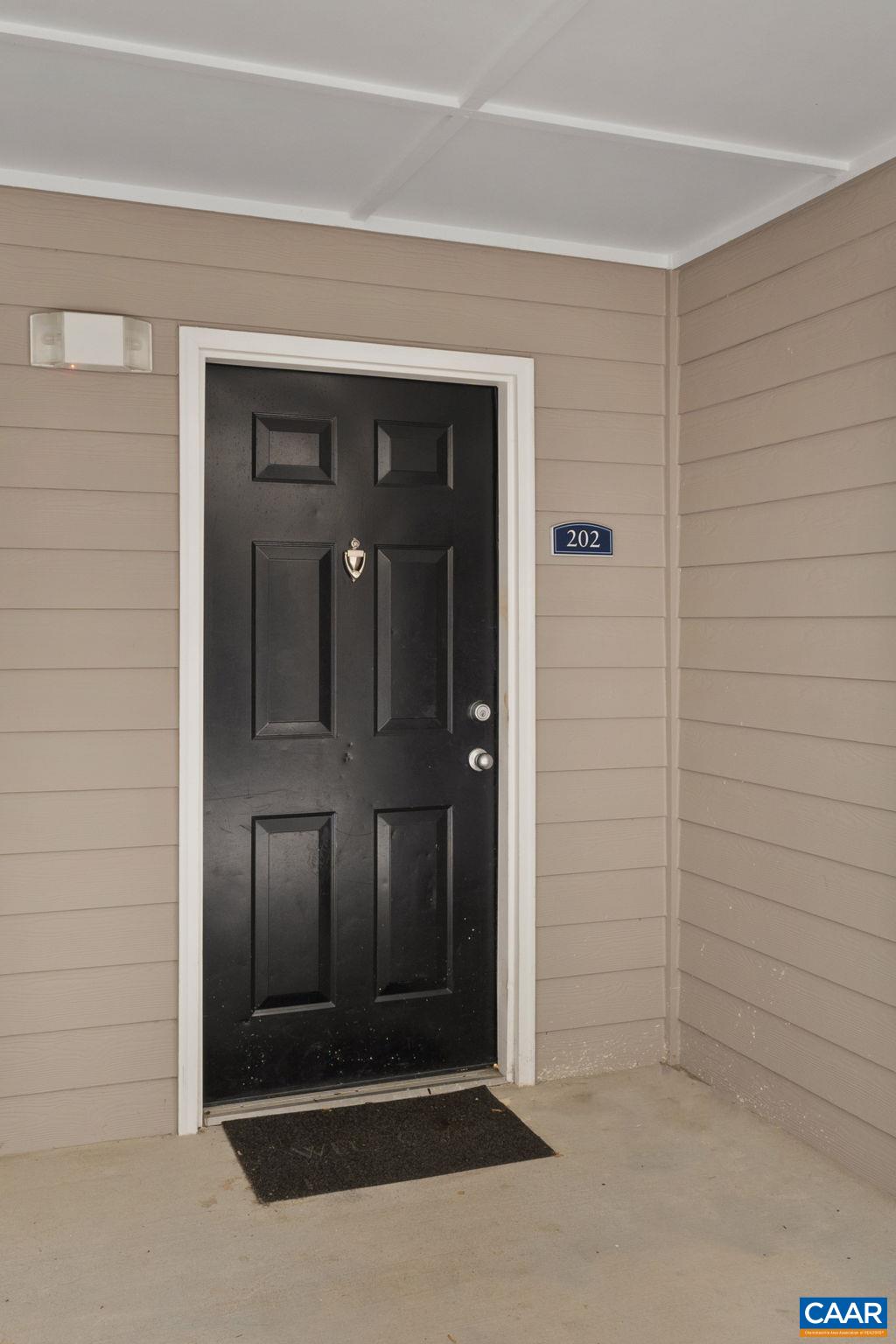 120 YELLOWSTONE DR Unit: 202