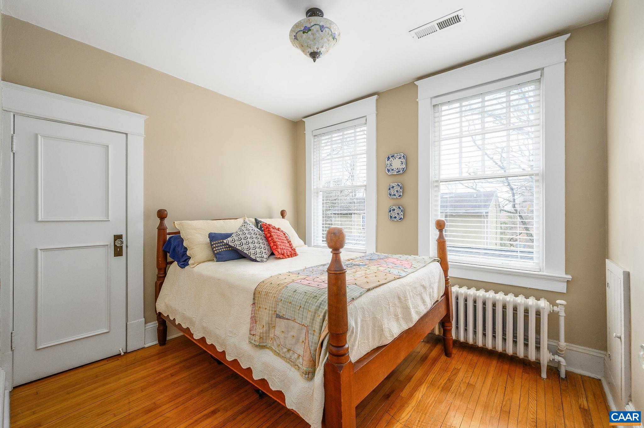 2705 JEFFERSON PARK AVE