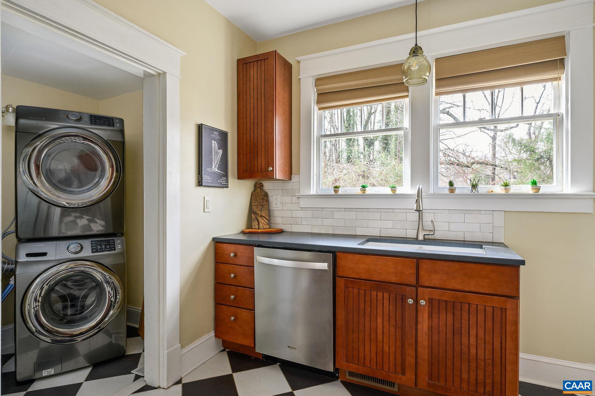 2705 JEFFERSON PARK AVE