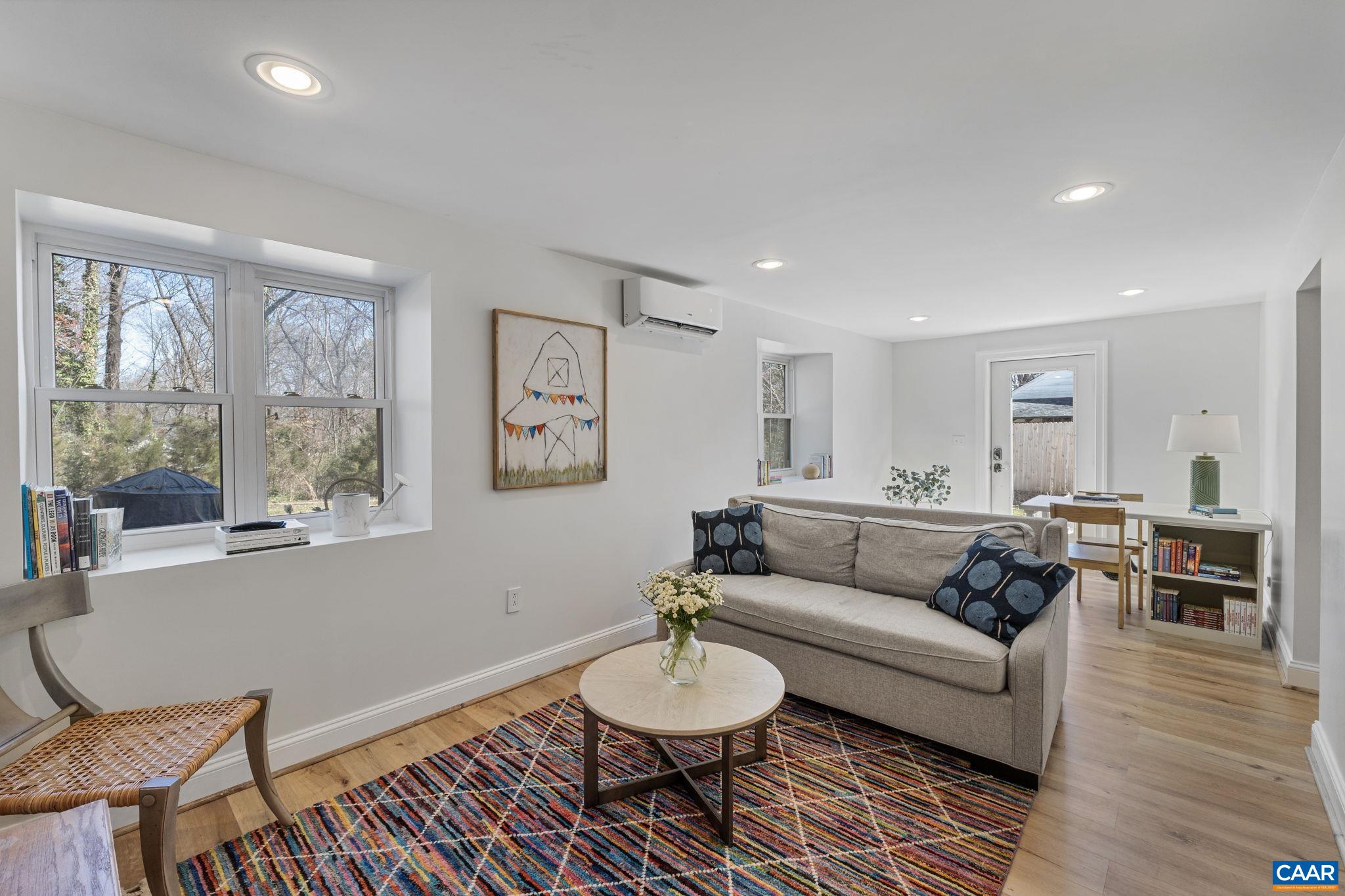 1608 CAMBRIDGE CIR