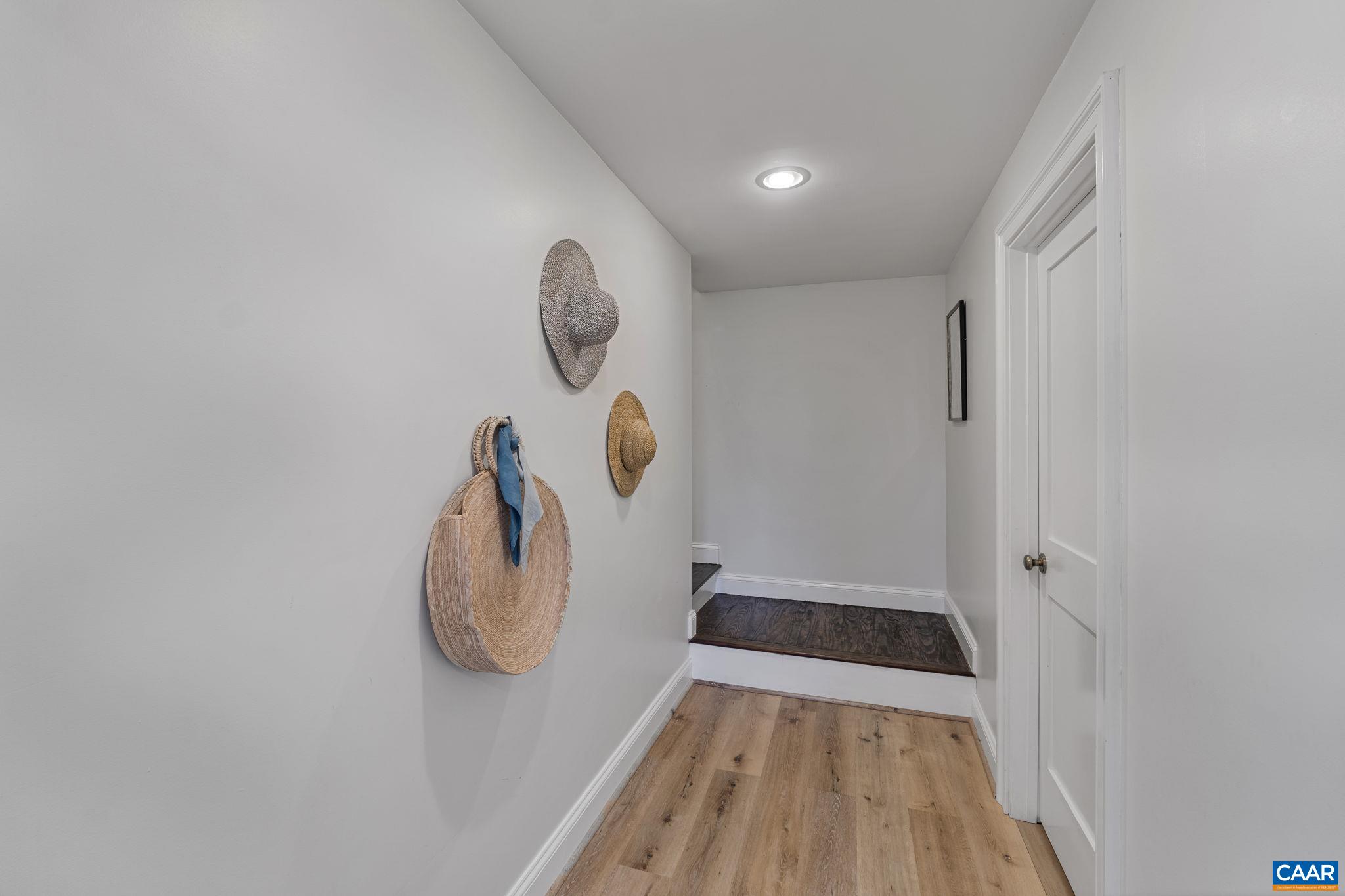 1608 CAMBRIDGE CIR