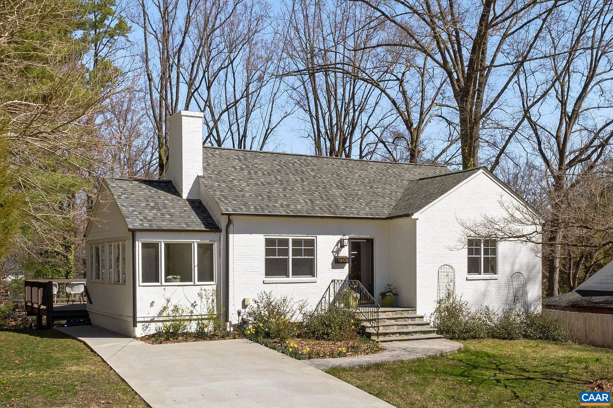 1608 CAMBRIDGE CIR