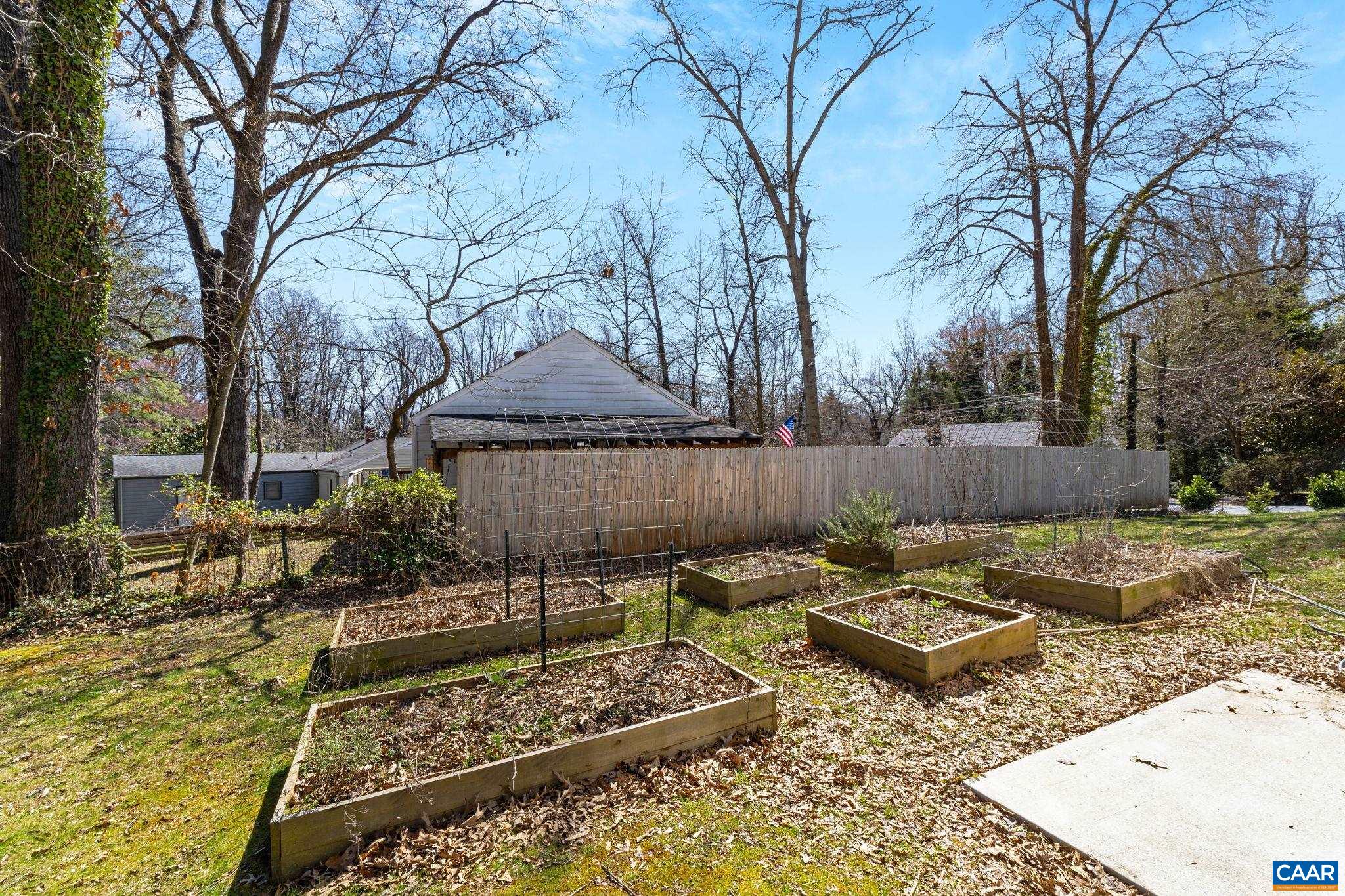1608 CAMBRIDGE CIR