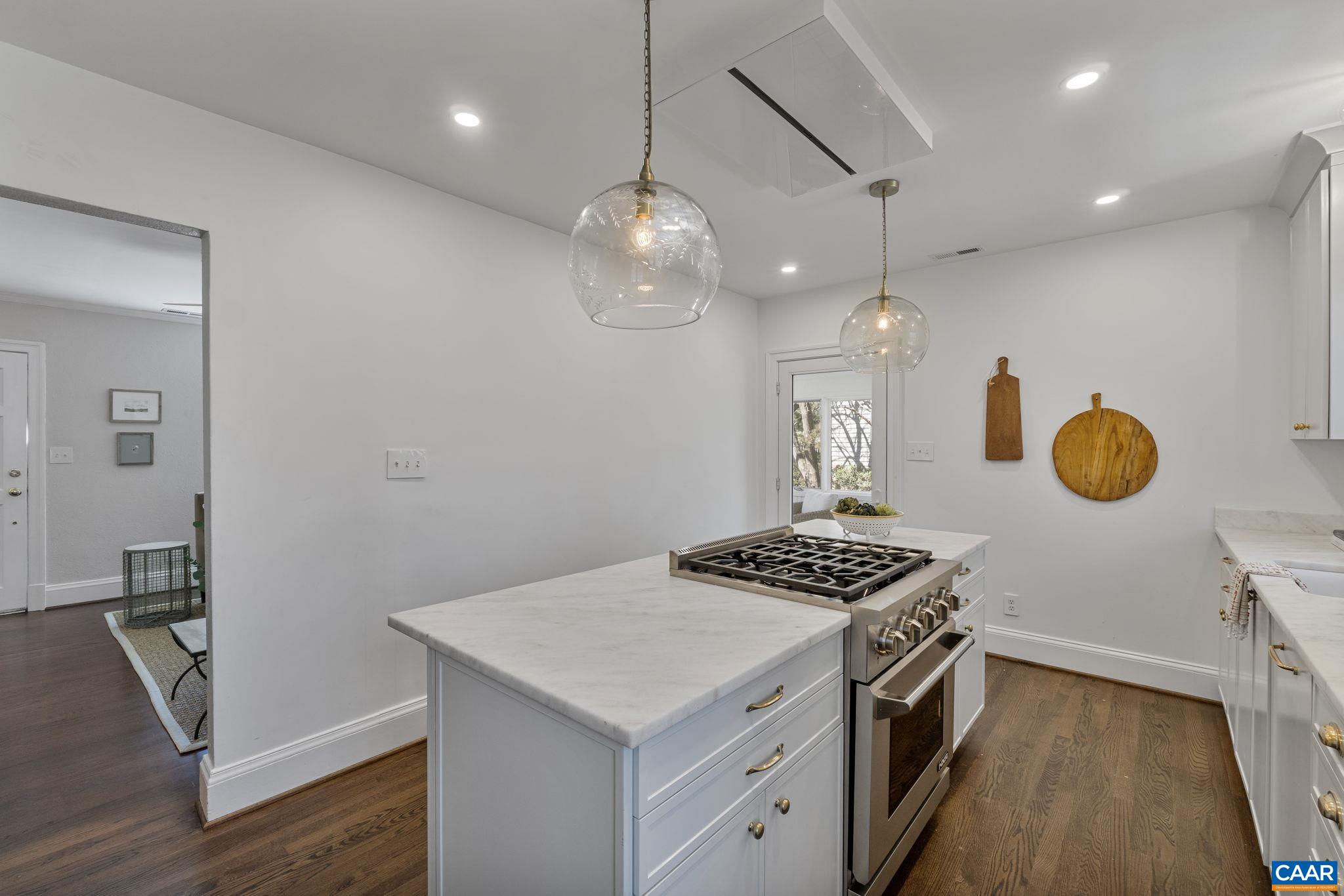 1608 CAMBRIDGE CIR