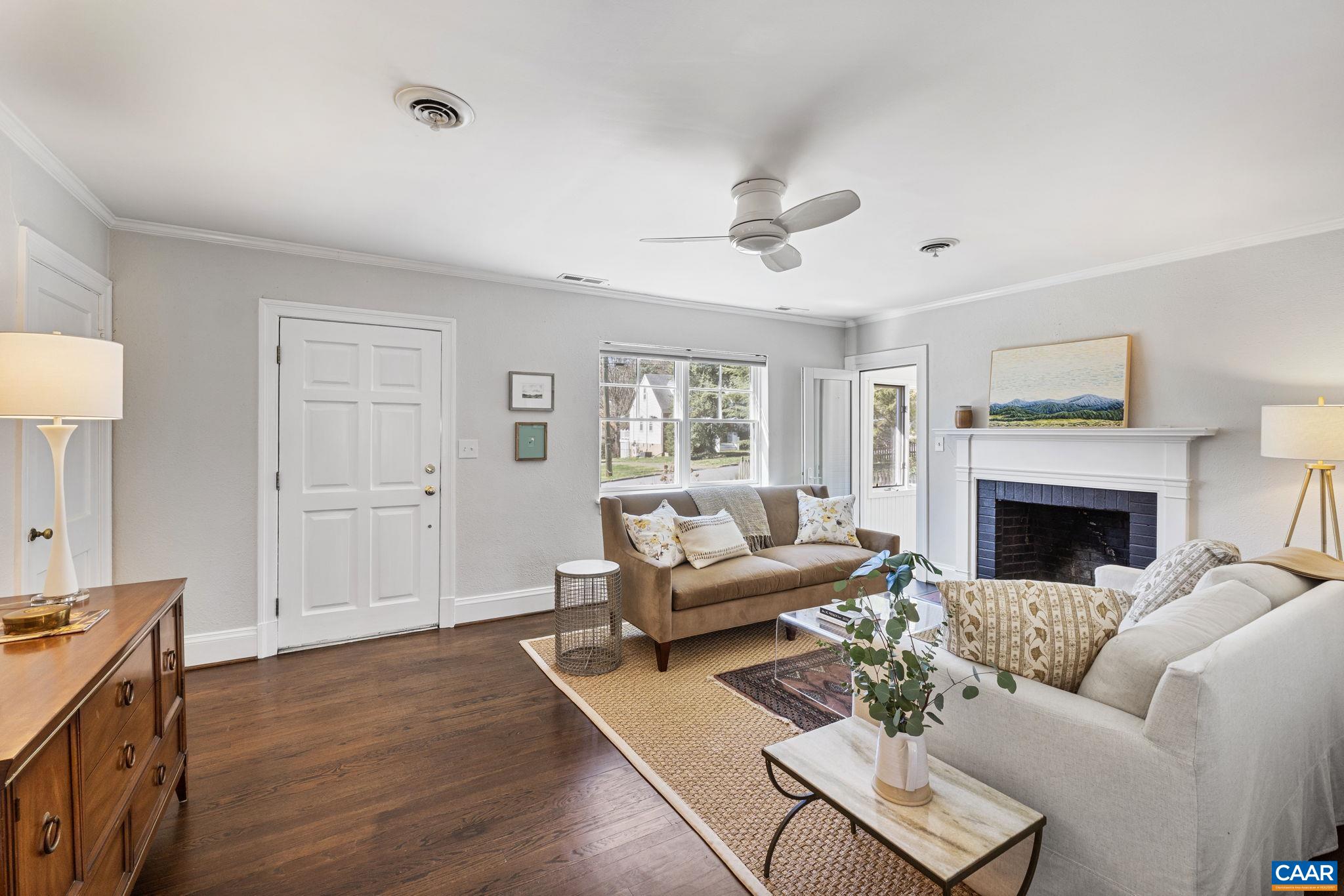 1608 CAMBRIDGE CIR