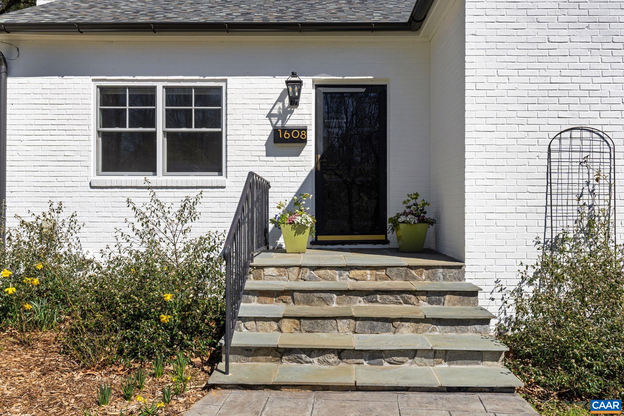 1608 CAMBRIDGE CIR