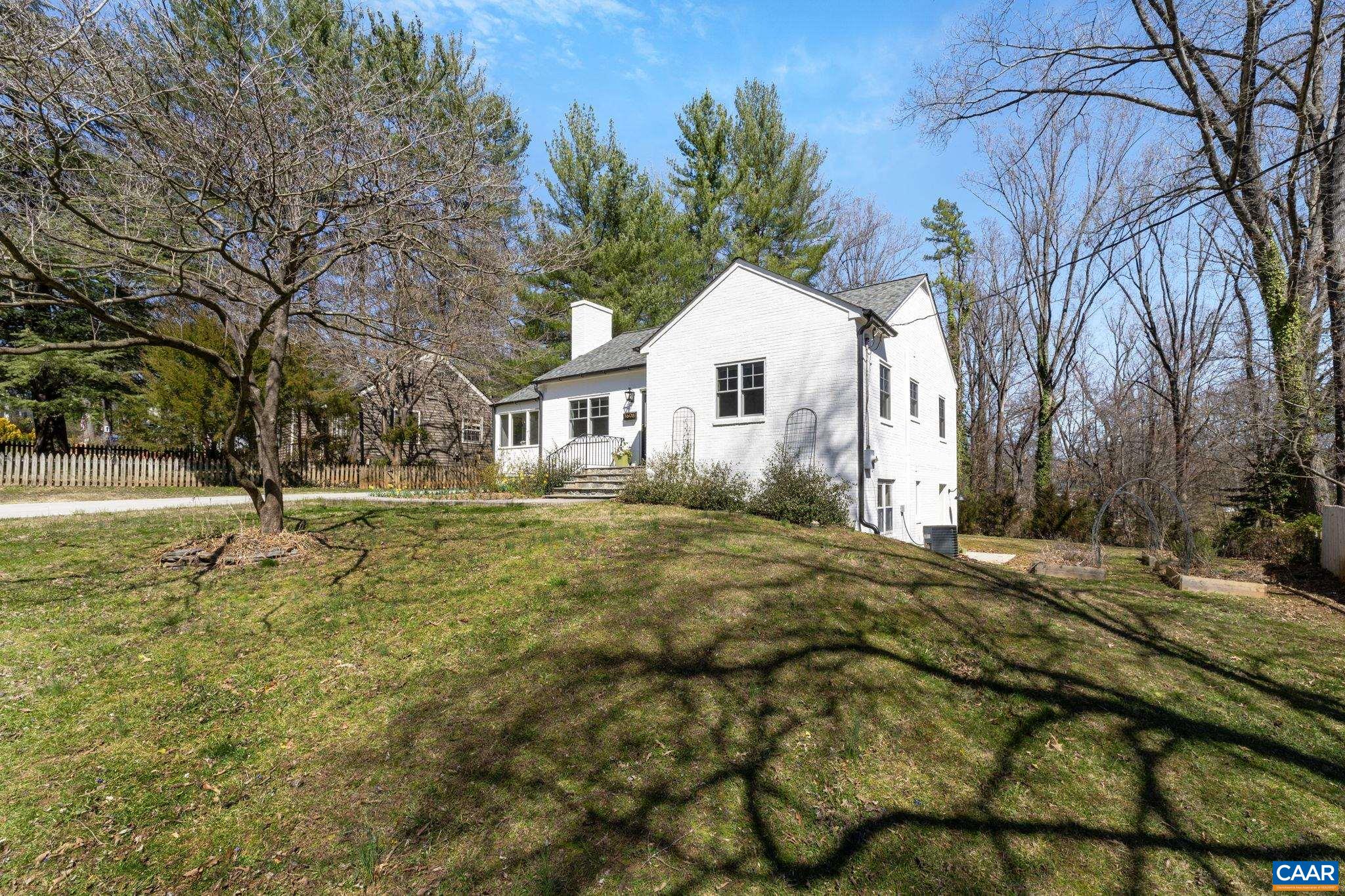 1608 CAMBRIDGE CIR