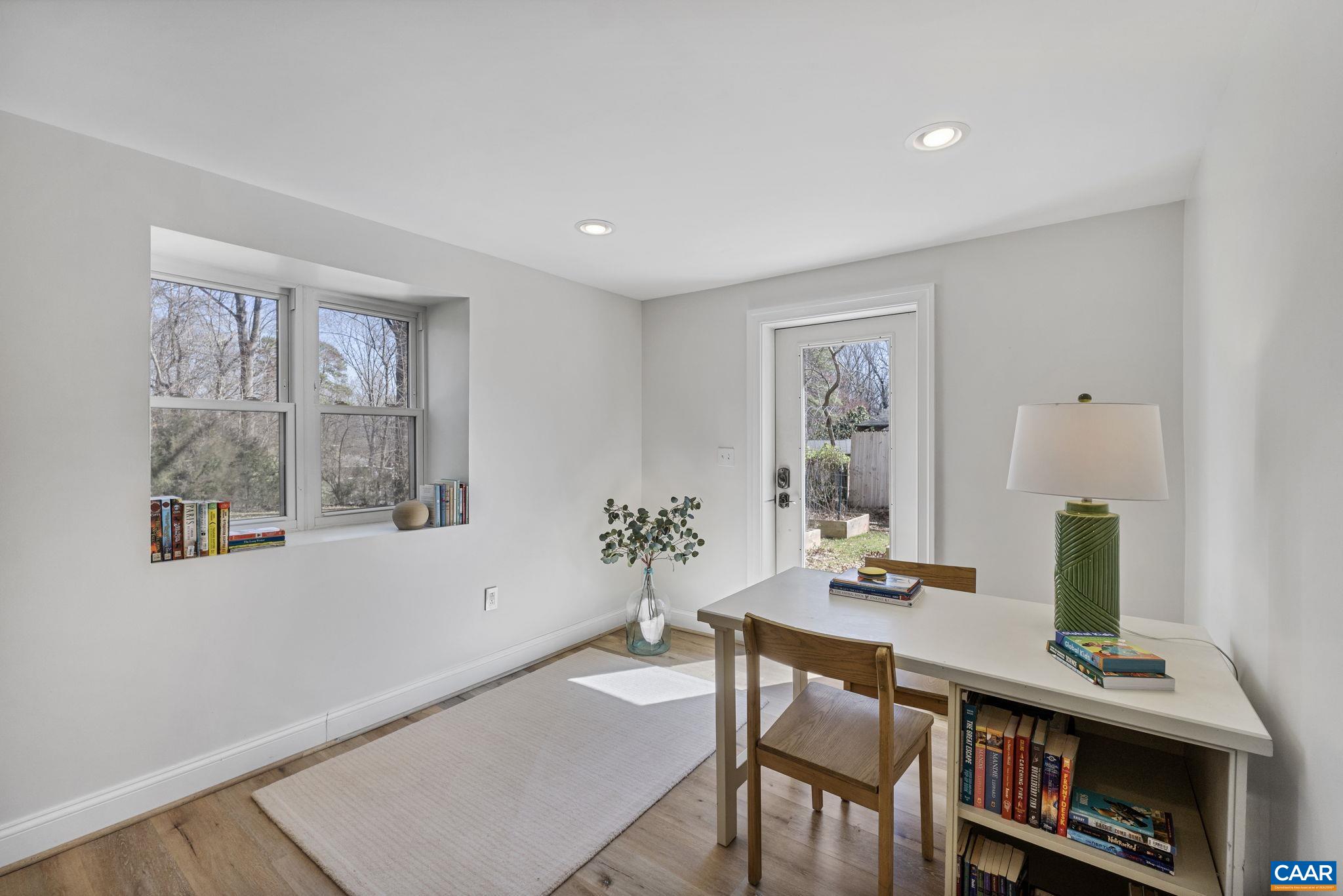 1608 CAMBRIDGE CIR