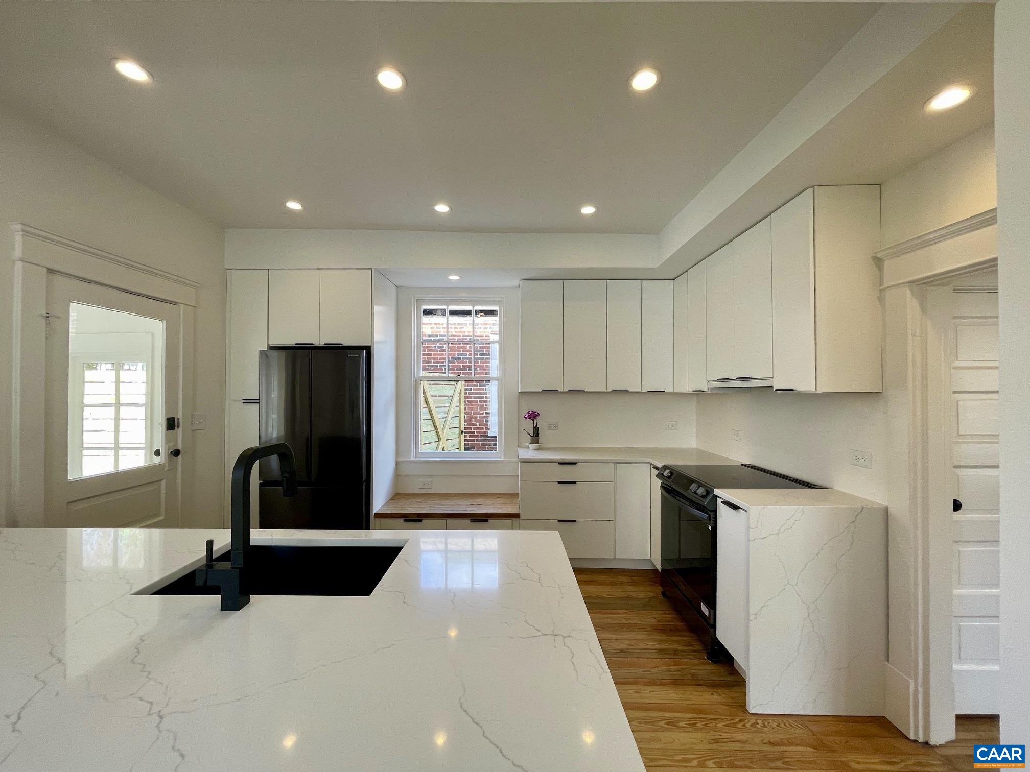 313 SW 7TH ST