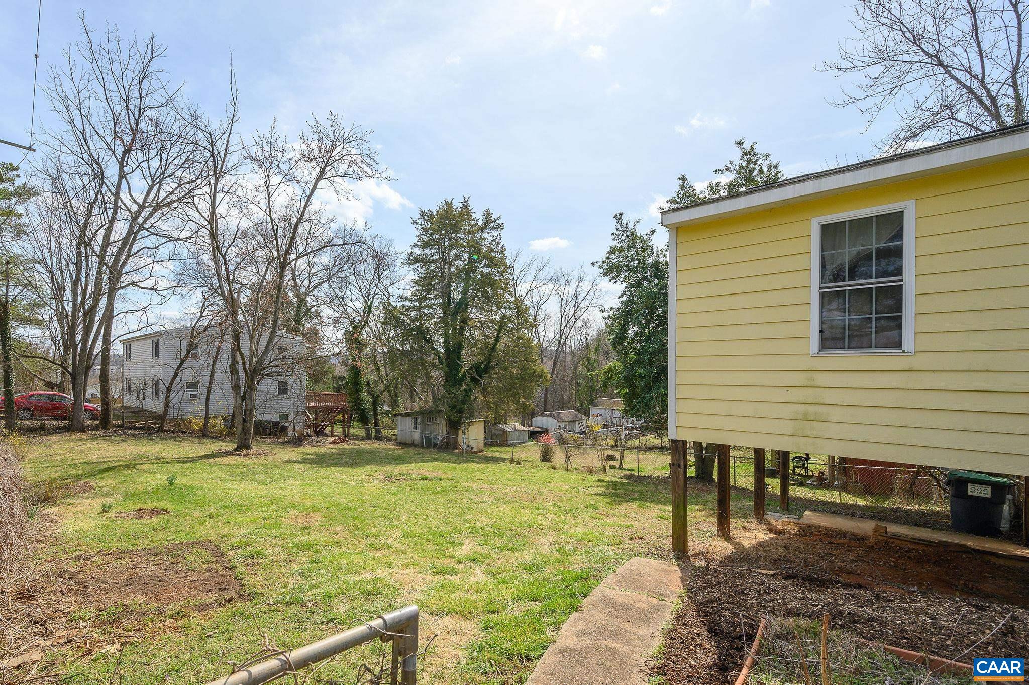 1040 SAINT CLAIR AVE