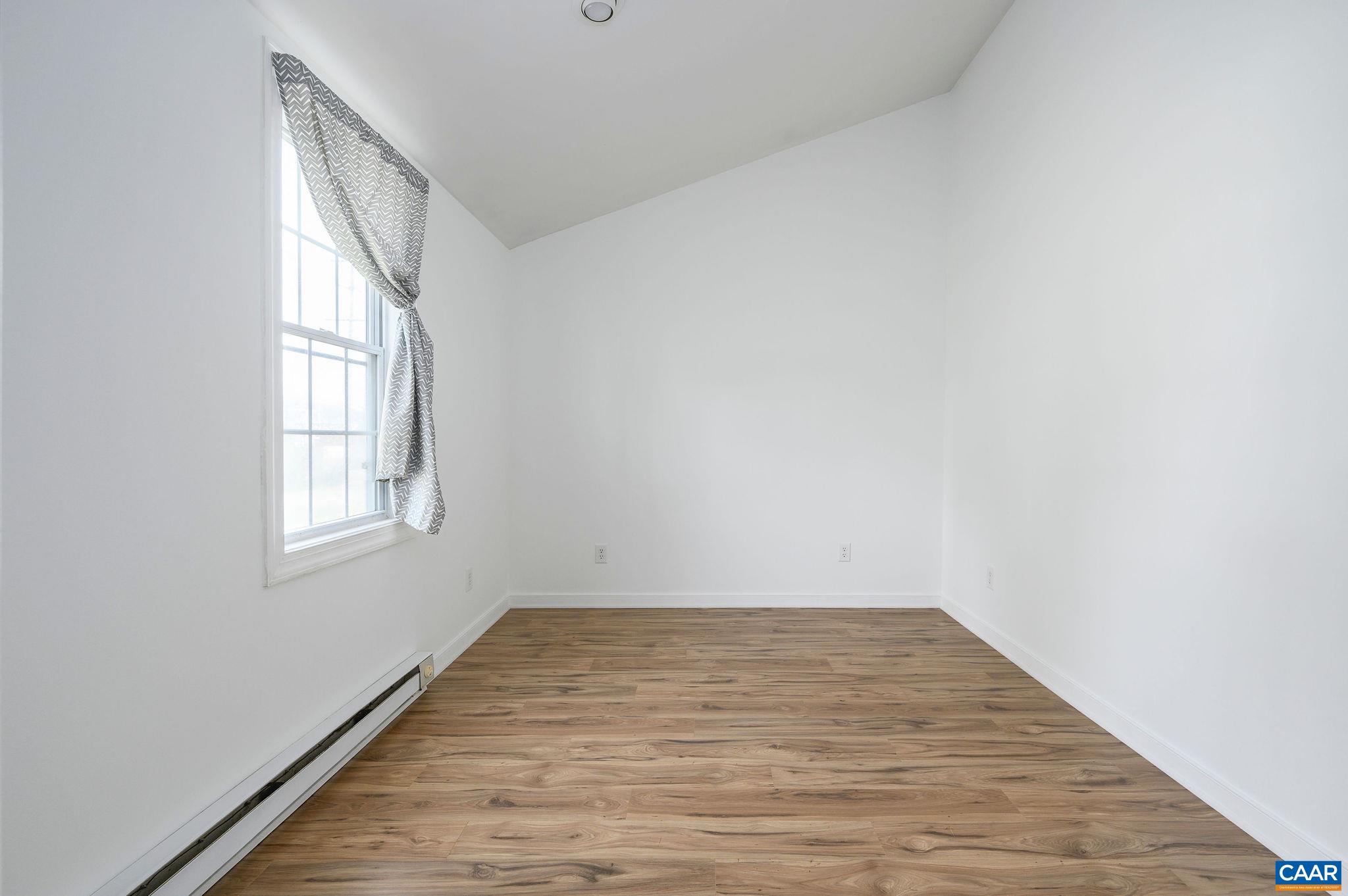 1040 SAINT CLAIR AVE