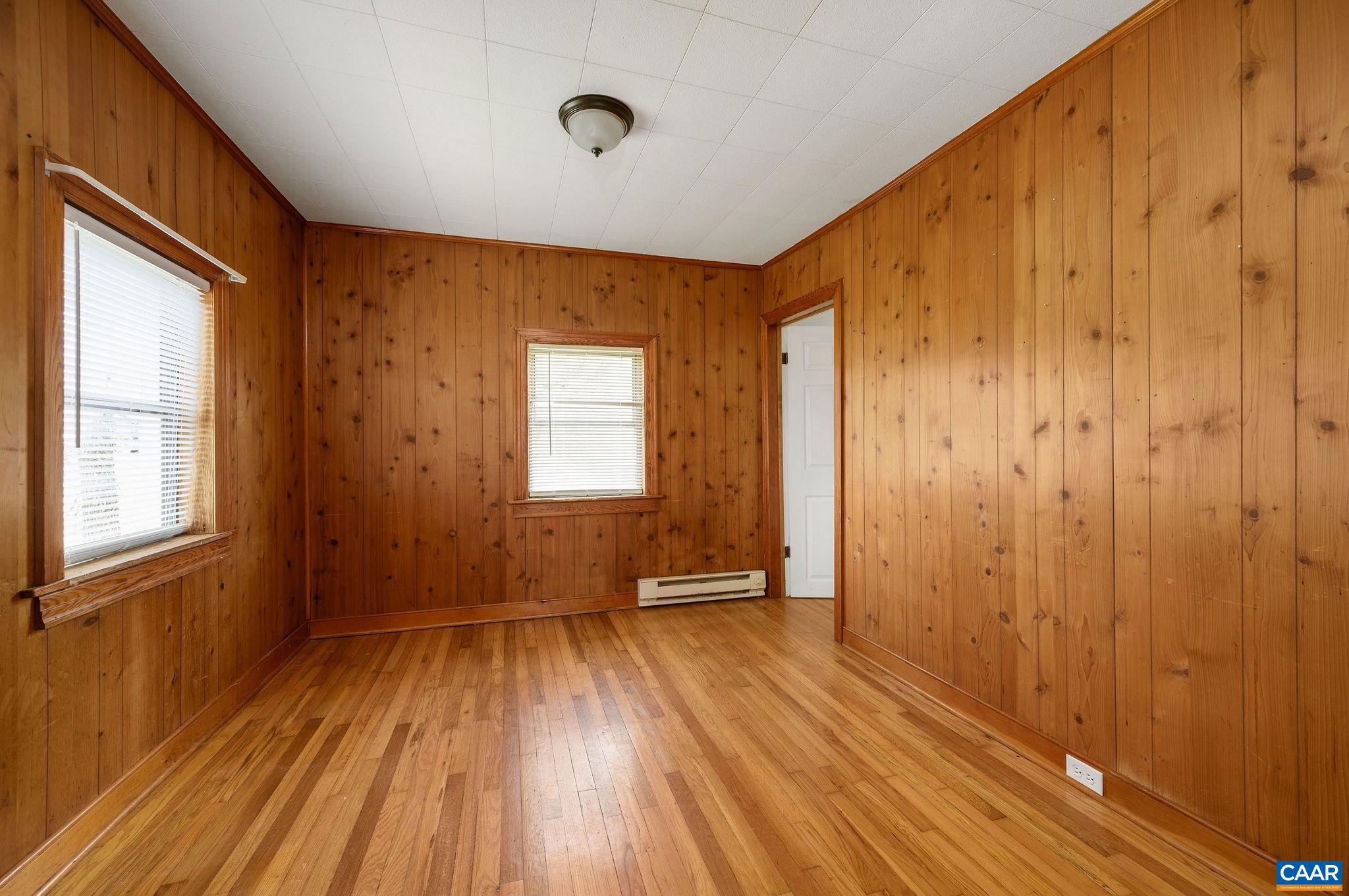 1040 SAINT CLAIR AVE