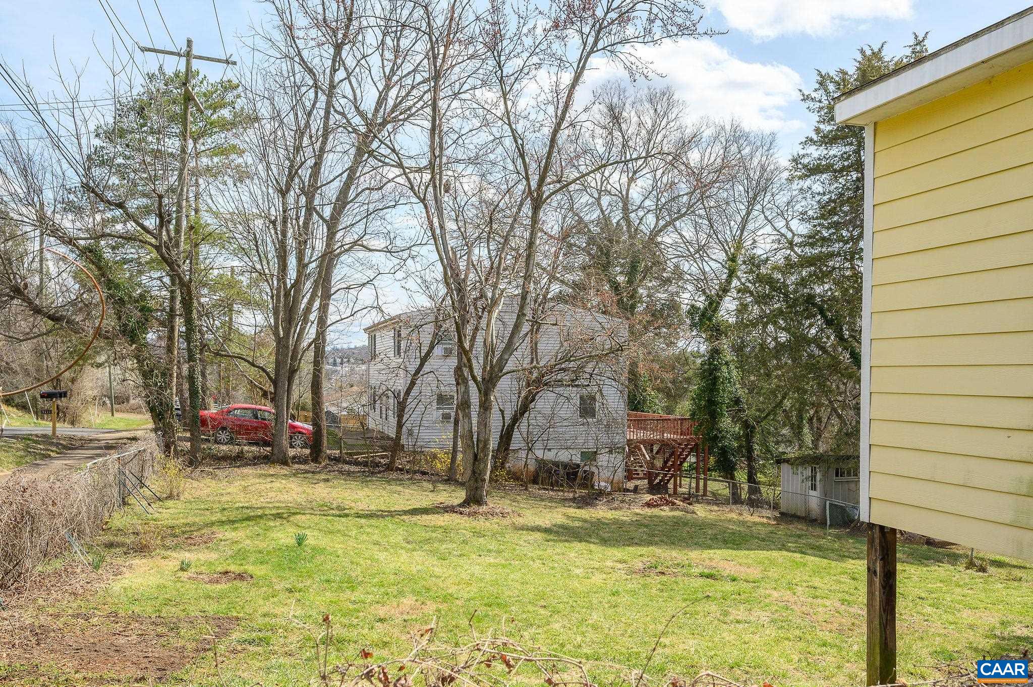 1040 SAINT CLAIR AVE