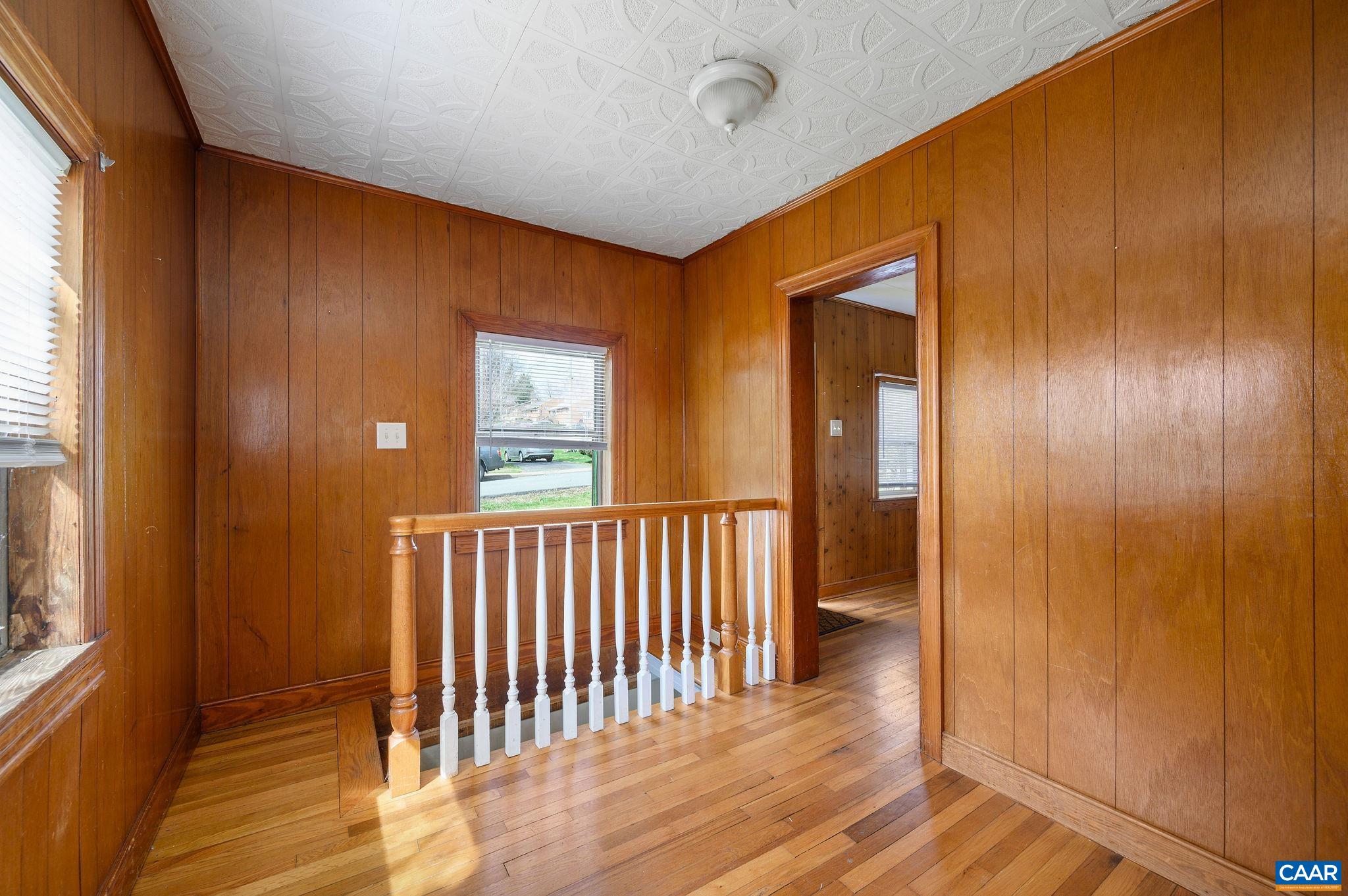 1040 SAINT CLAIR AVE