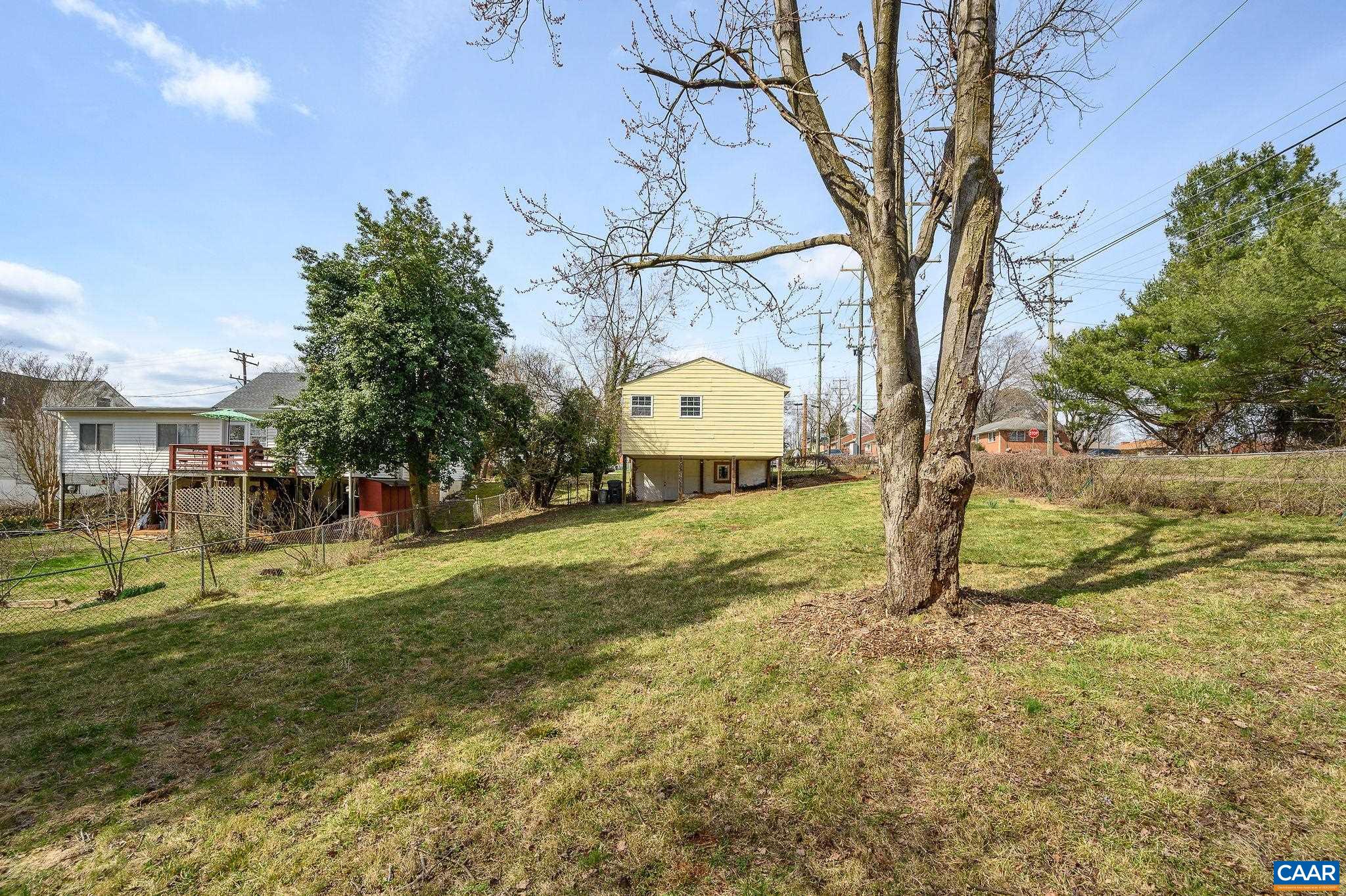 1040 SAINT CLAIR AVE