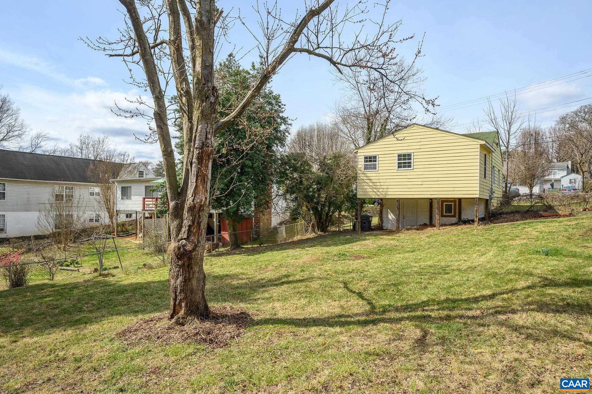 1040 SAINT CLAIR AVE