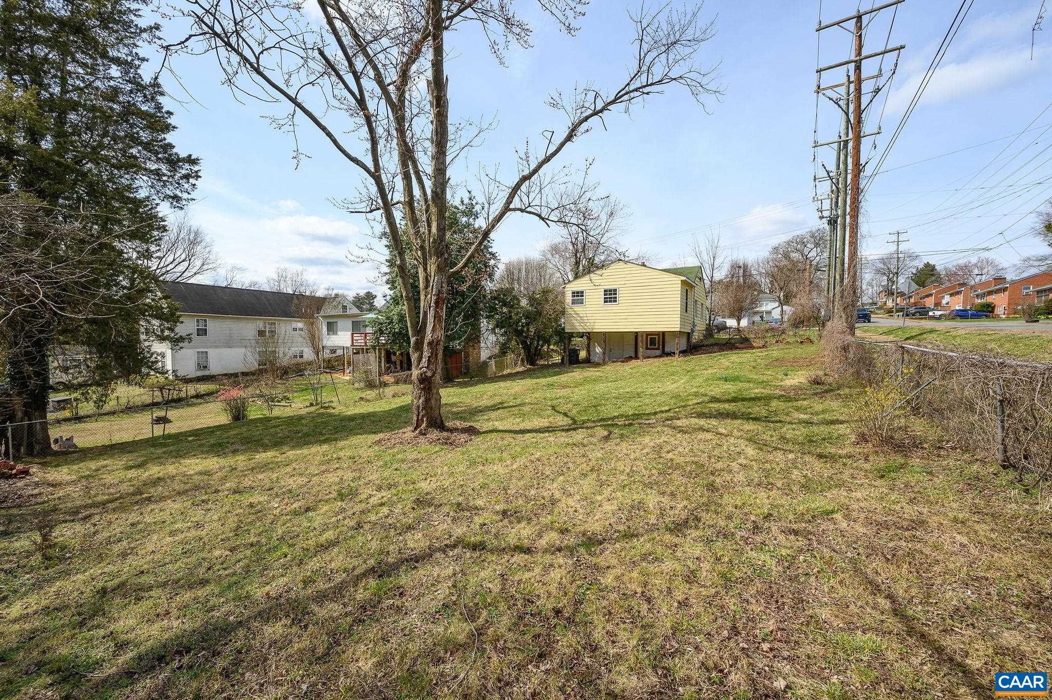 1040 SAINT CLAIR AVE