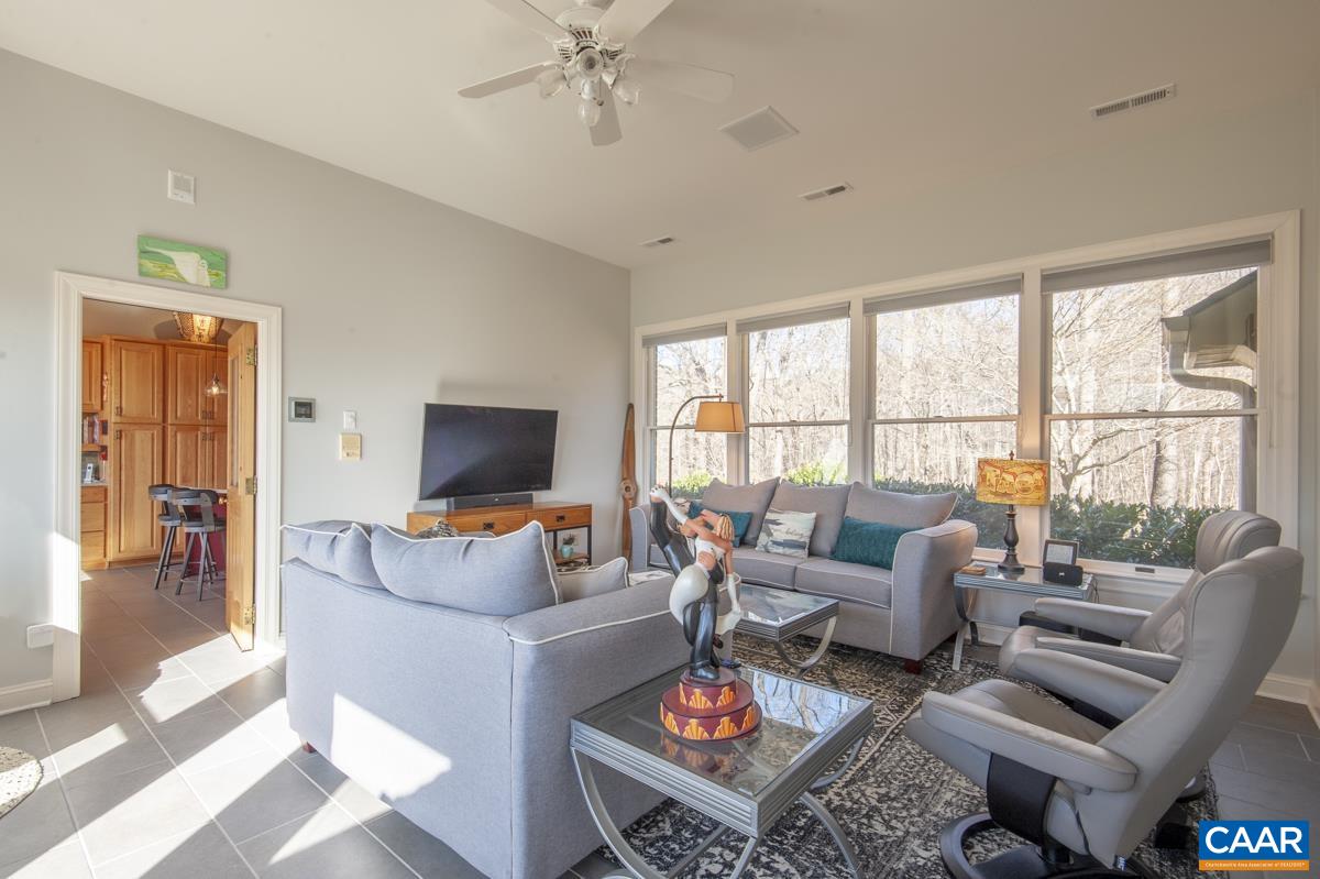 577 CHESTNUT RIDGE RD
