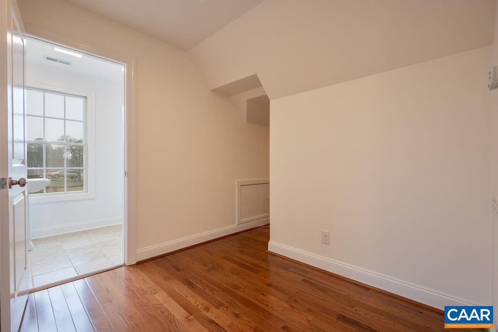 5621 STONY POINT RD