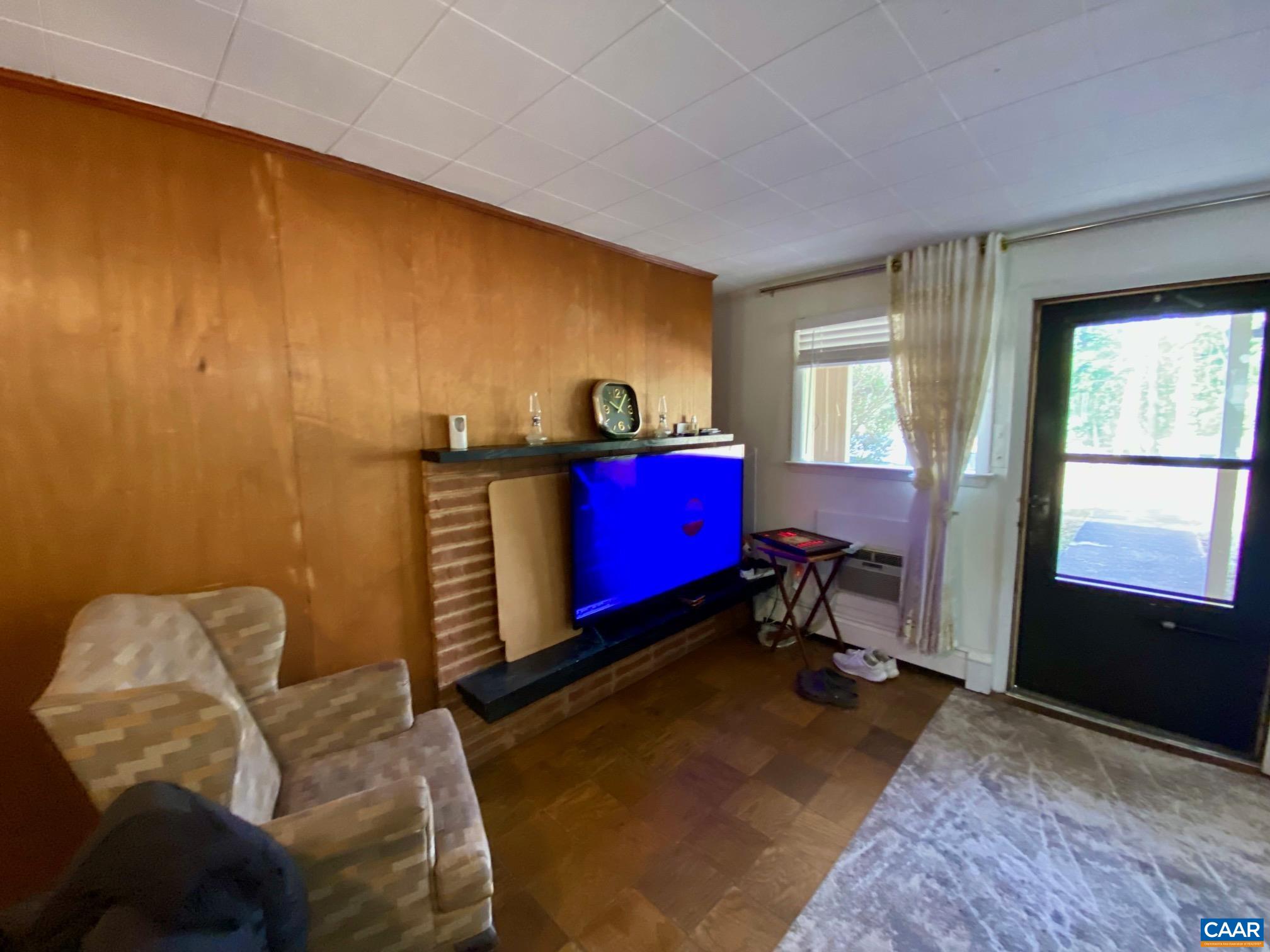 115 APPLE TREE RD