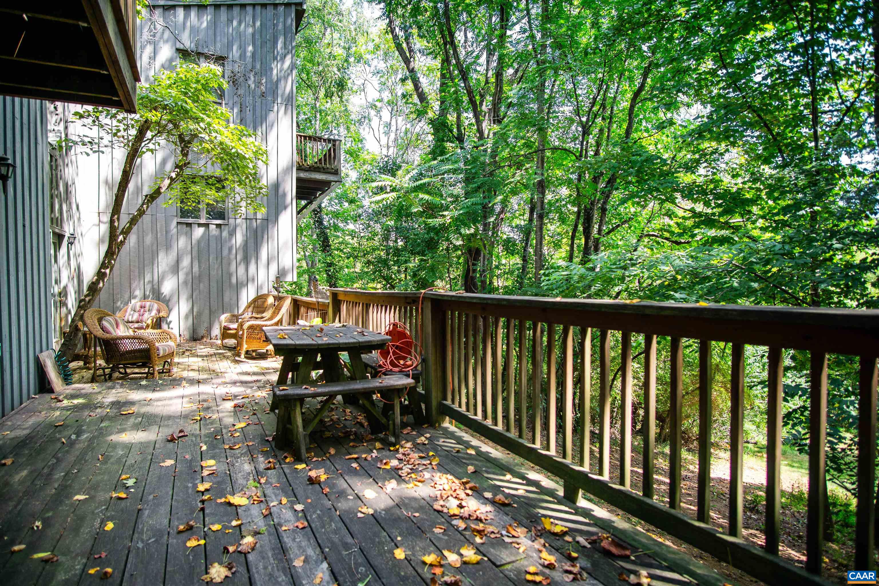 219 LOGTRAC RD
