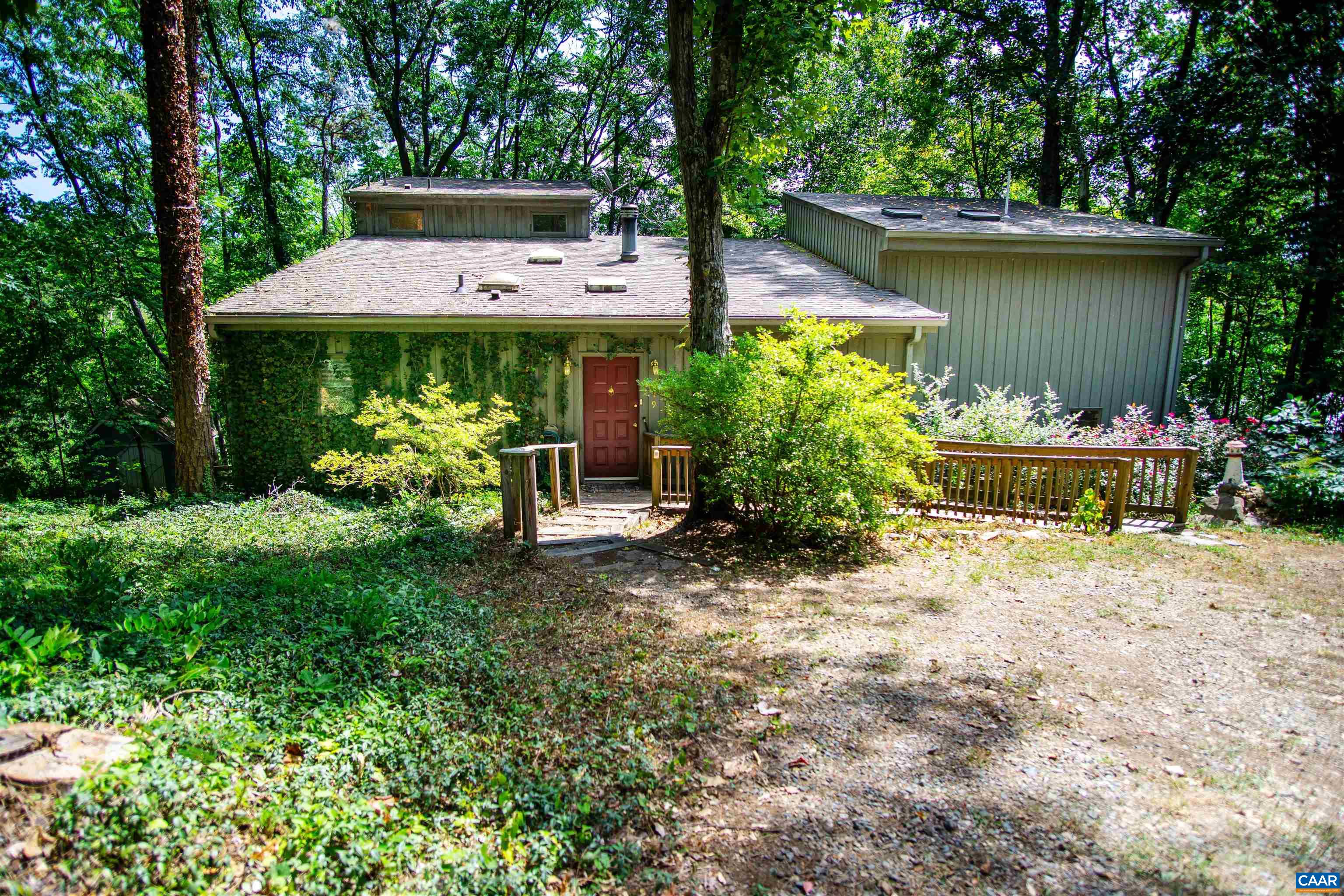 219 LOGTRAC RD