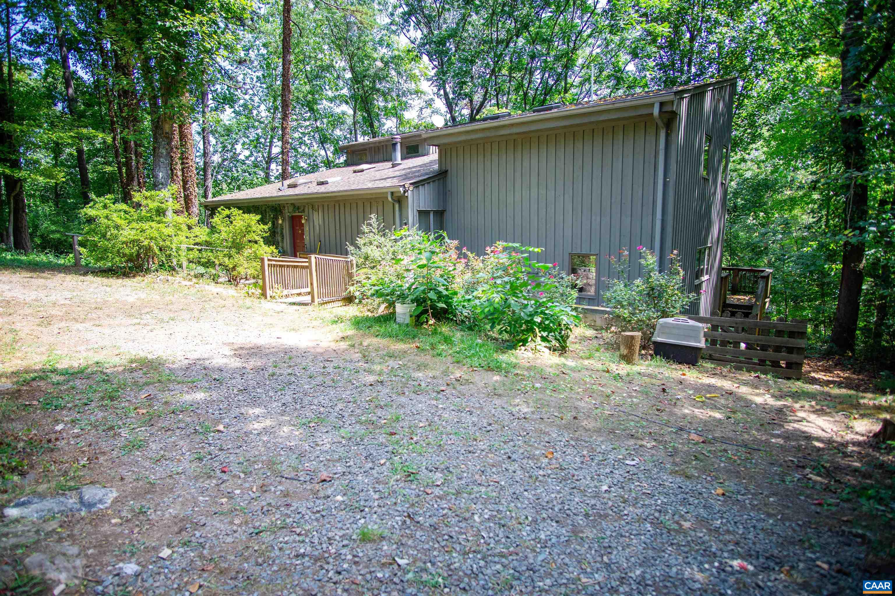 219 LOGTRAC RD