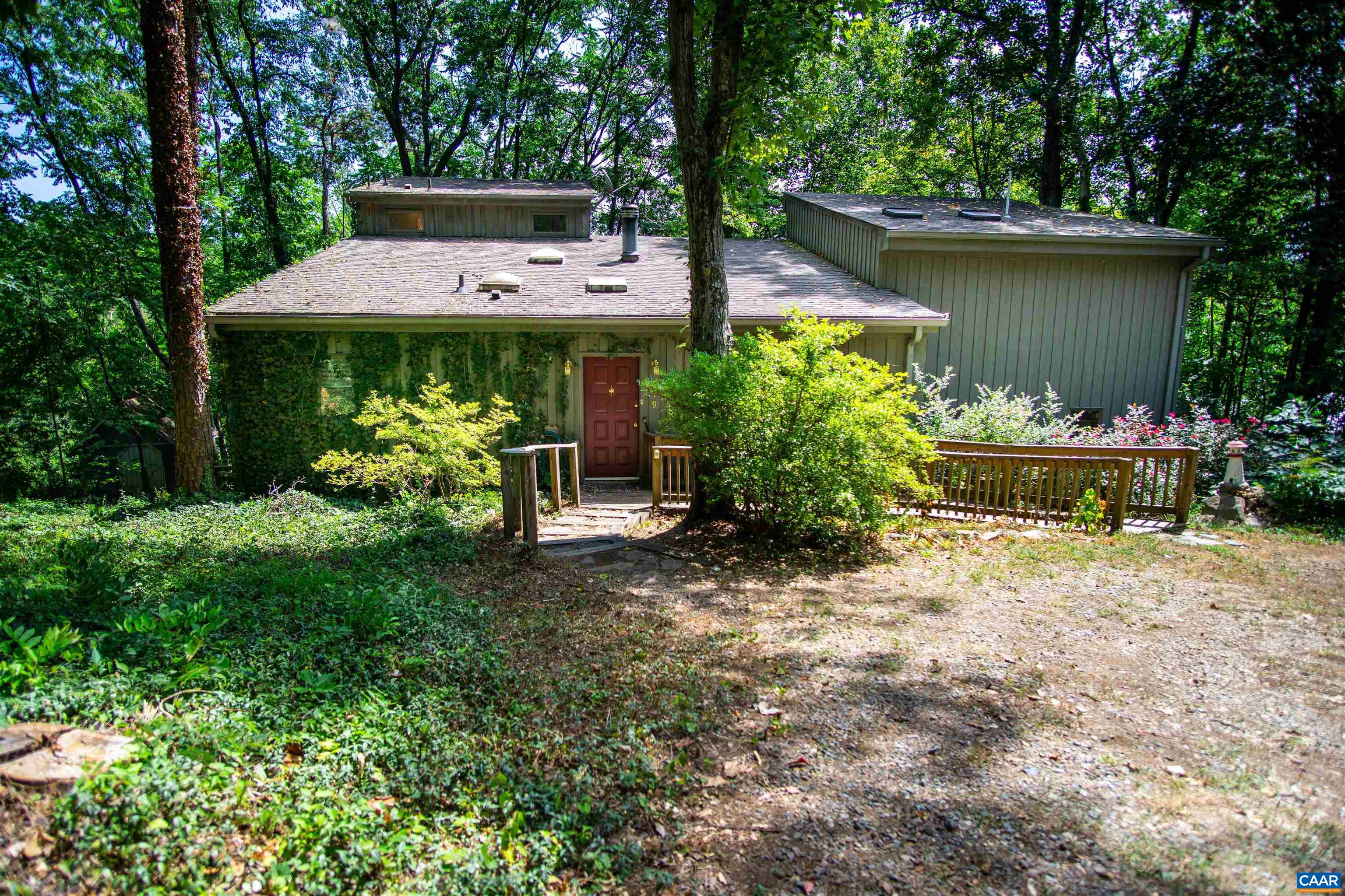 219 LOGTRAC RD