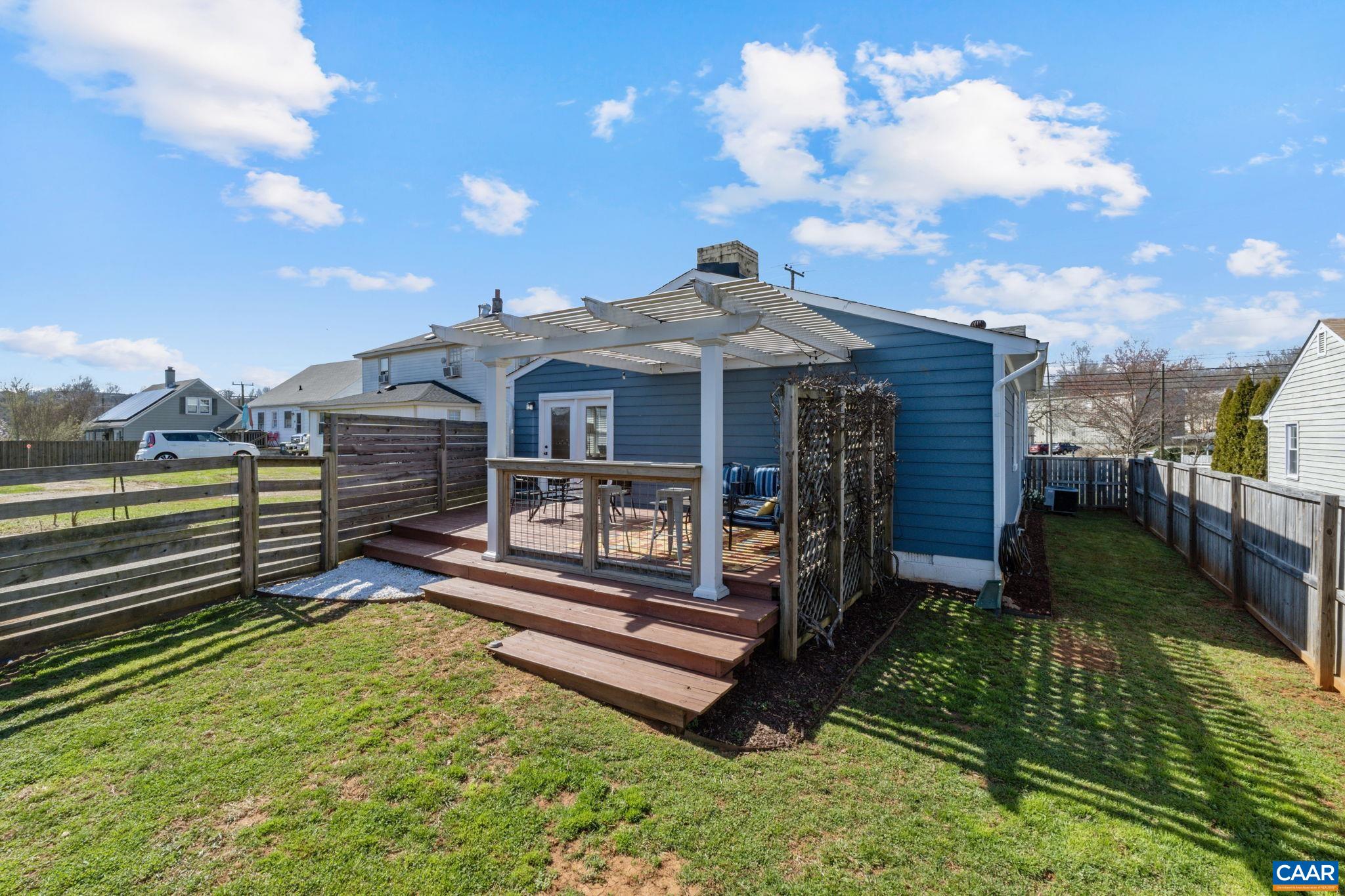 512 MEADE AVE