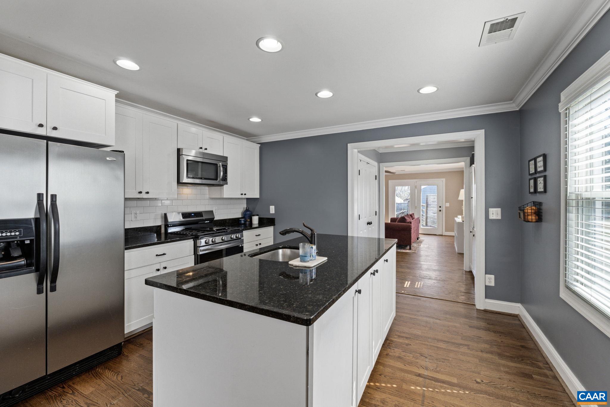 512 MEADE AVE