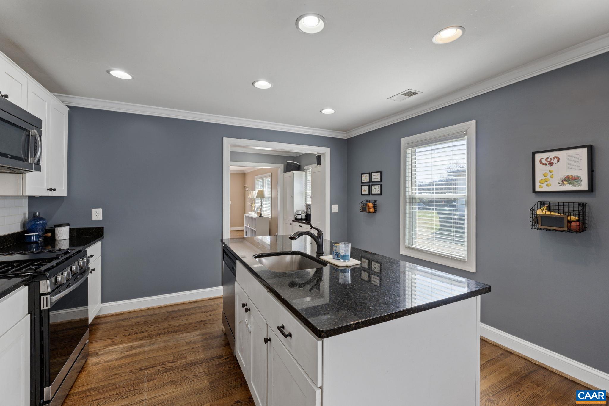 512 MEADE AVE