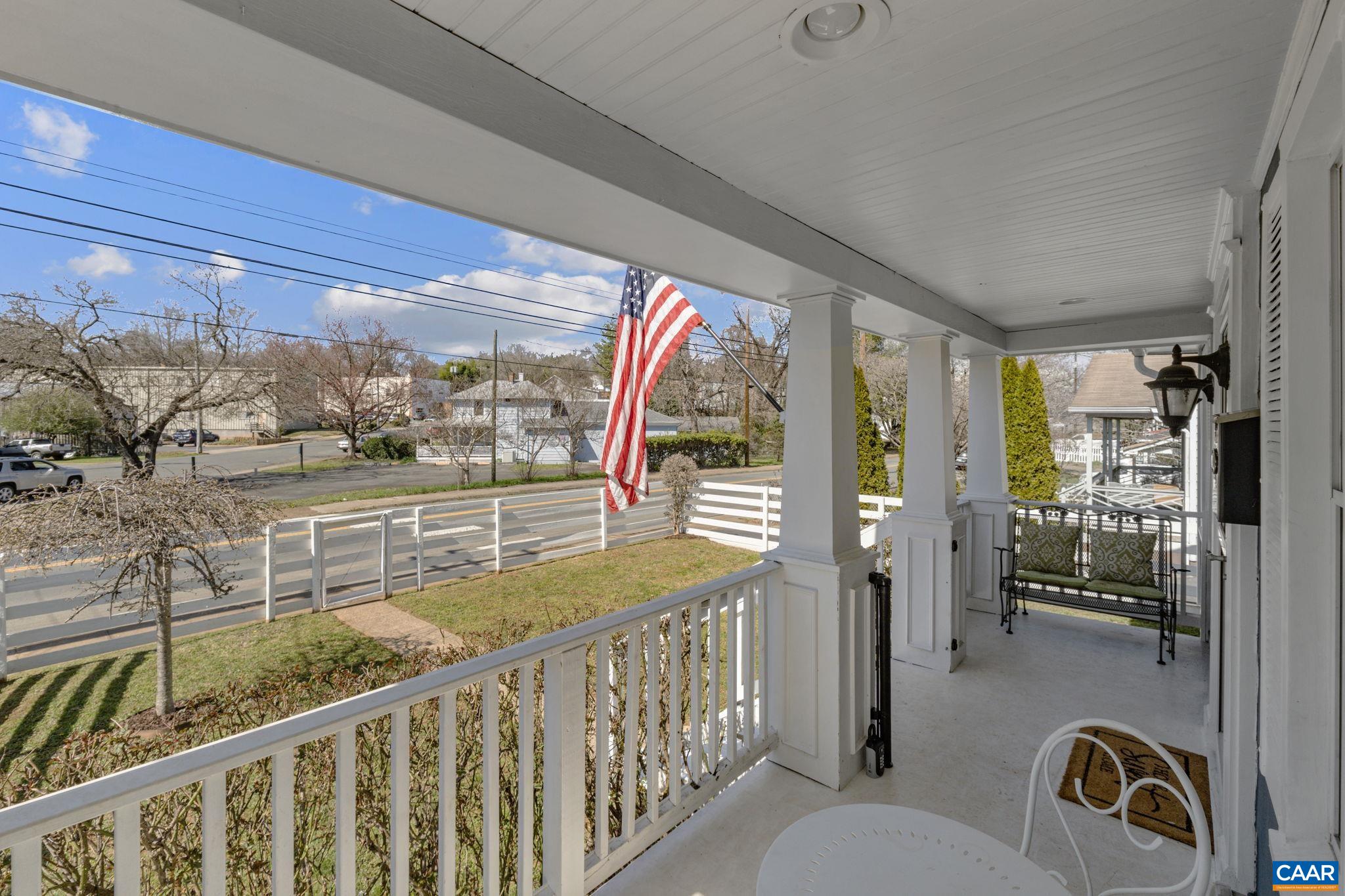 512 MEADE AVE