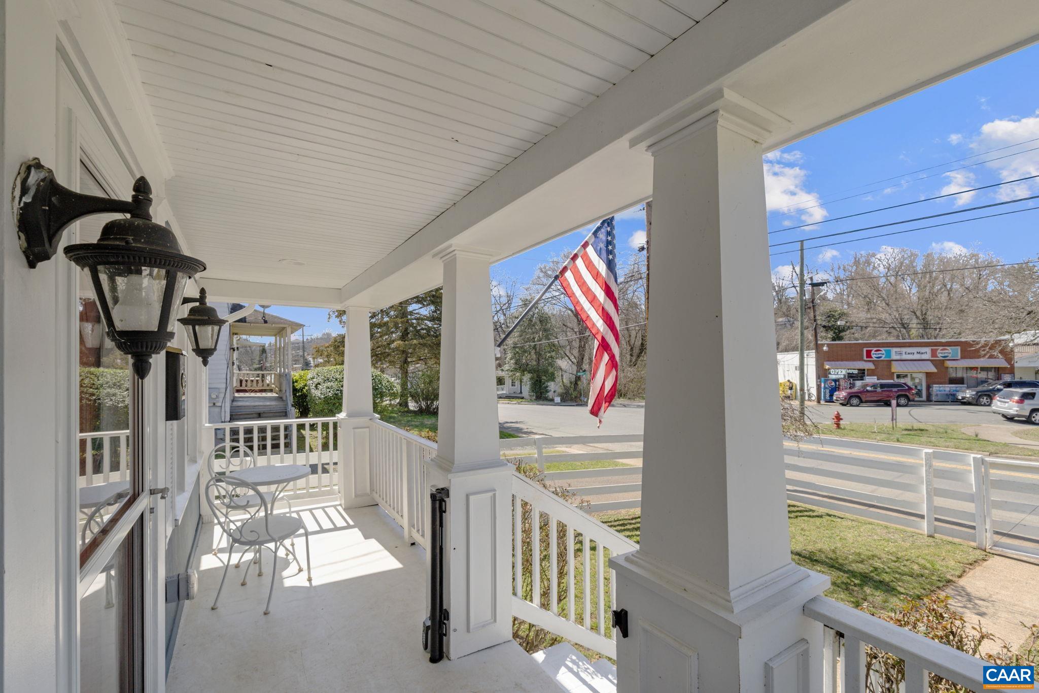 512 MEADE AVE
