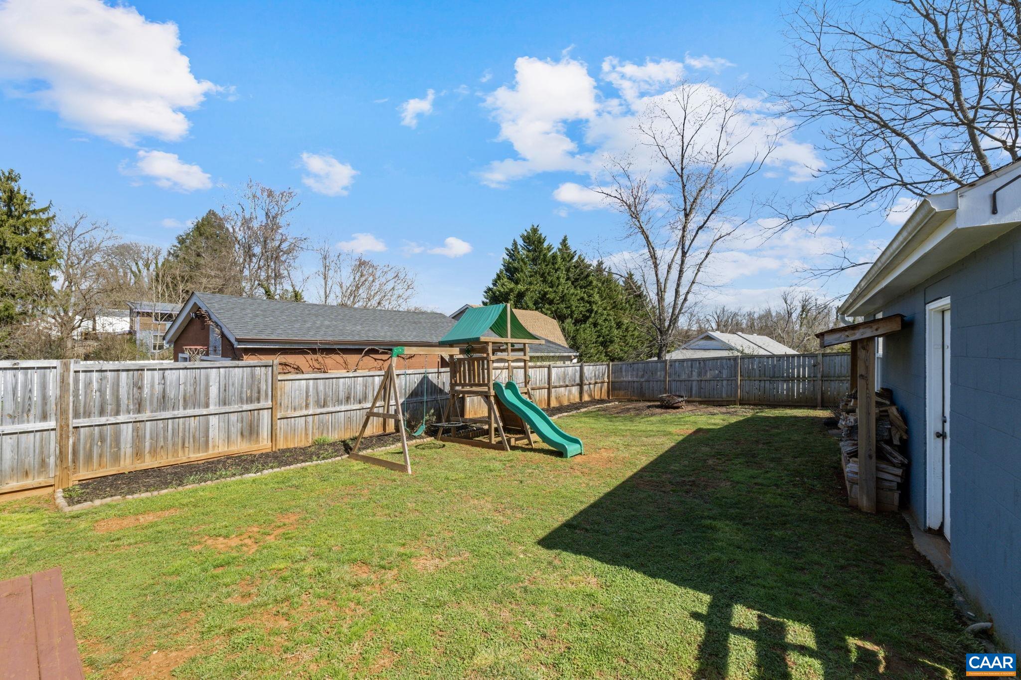 512 MEADE AVE